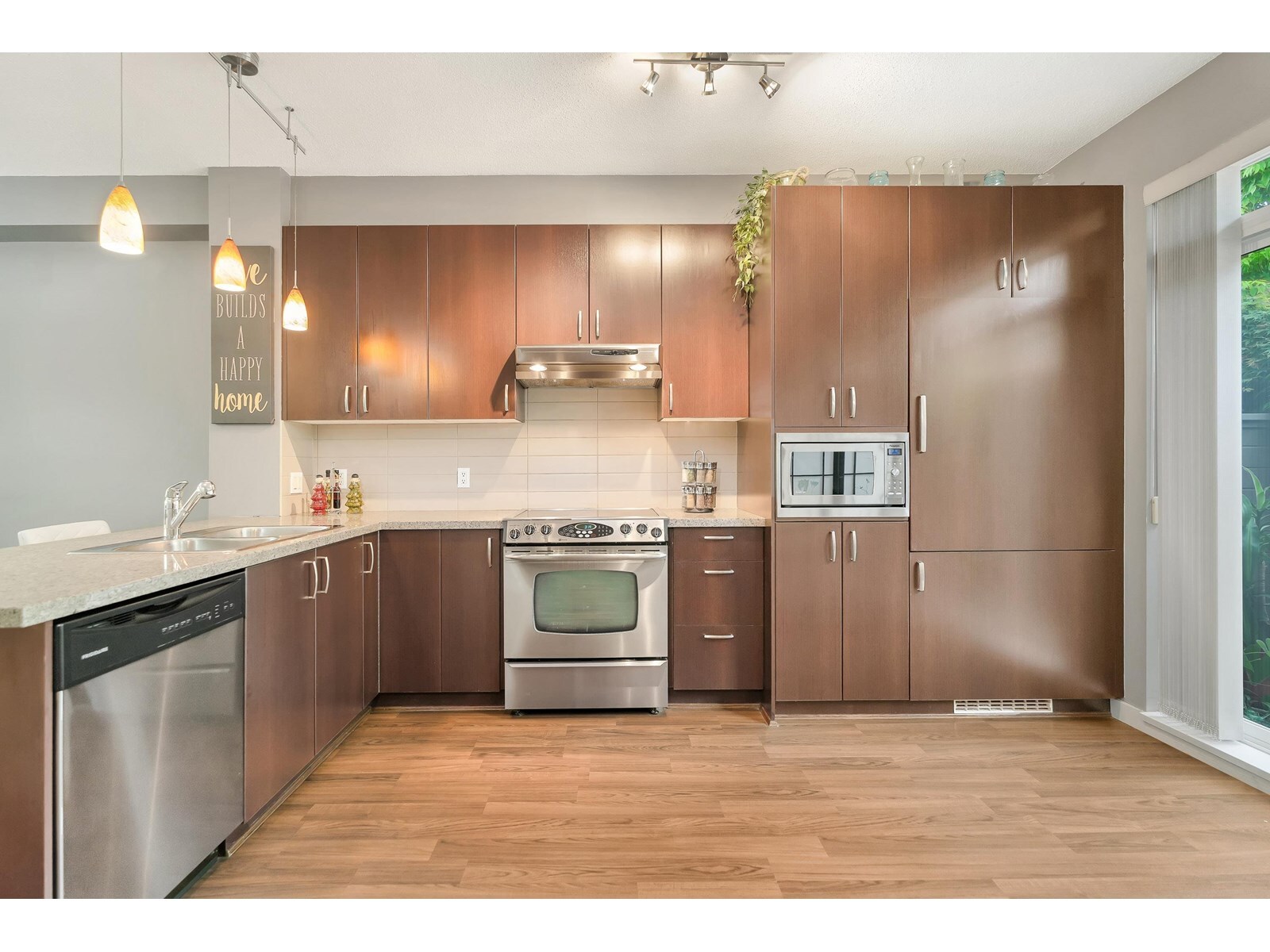 SURREY, British Columbia, V3Z 1P4, CA, 2 Bedrooms Bedrooms, ,2 BathroomsBathrooms,Residential,For Sale,1950245