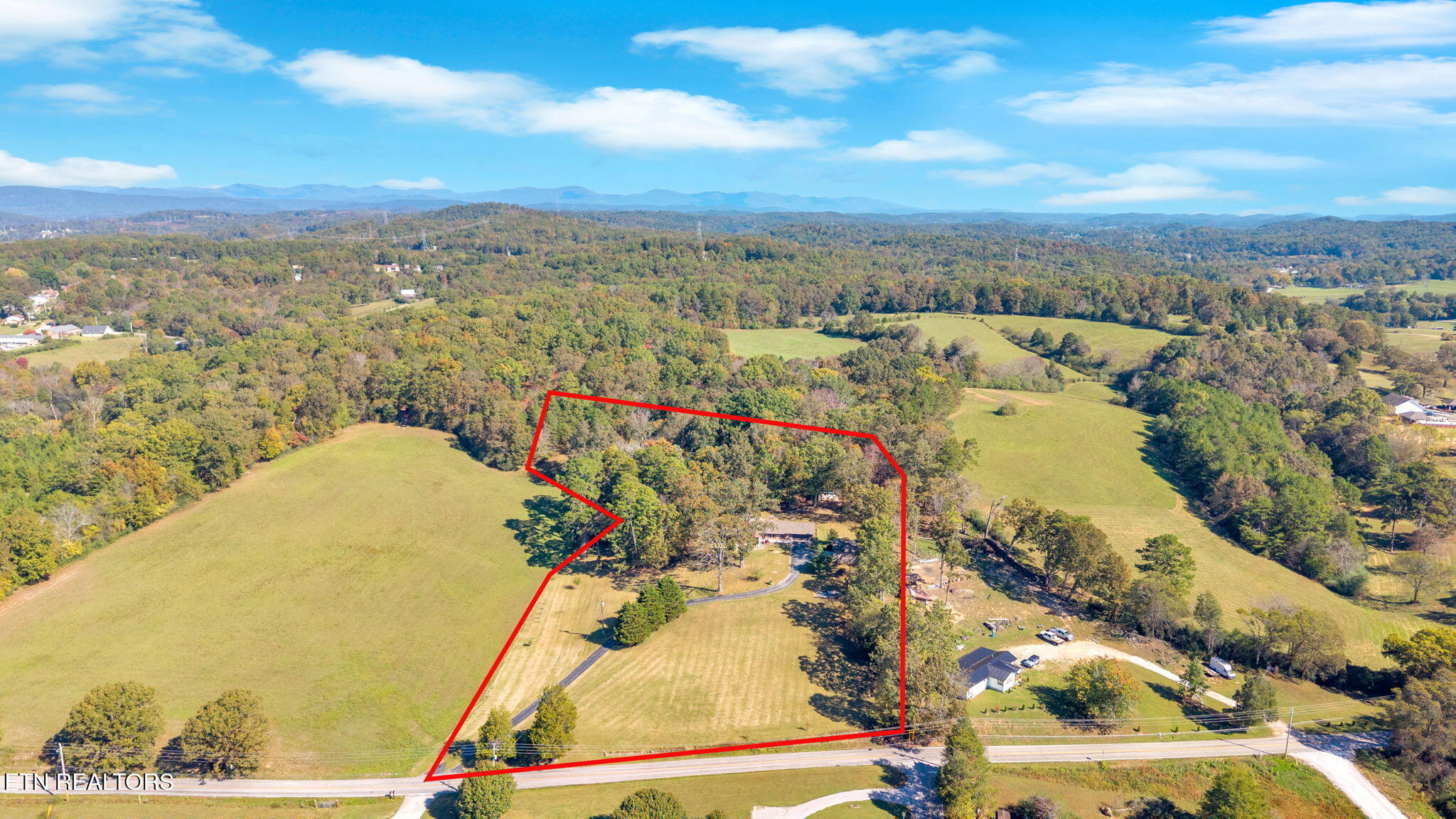 Kingston, Tennessee, 37763, United States, 3 Bedrooms Bedrooms, ,4 BathroomsBathrooms,Residential,For Sale,1964876