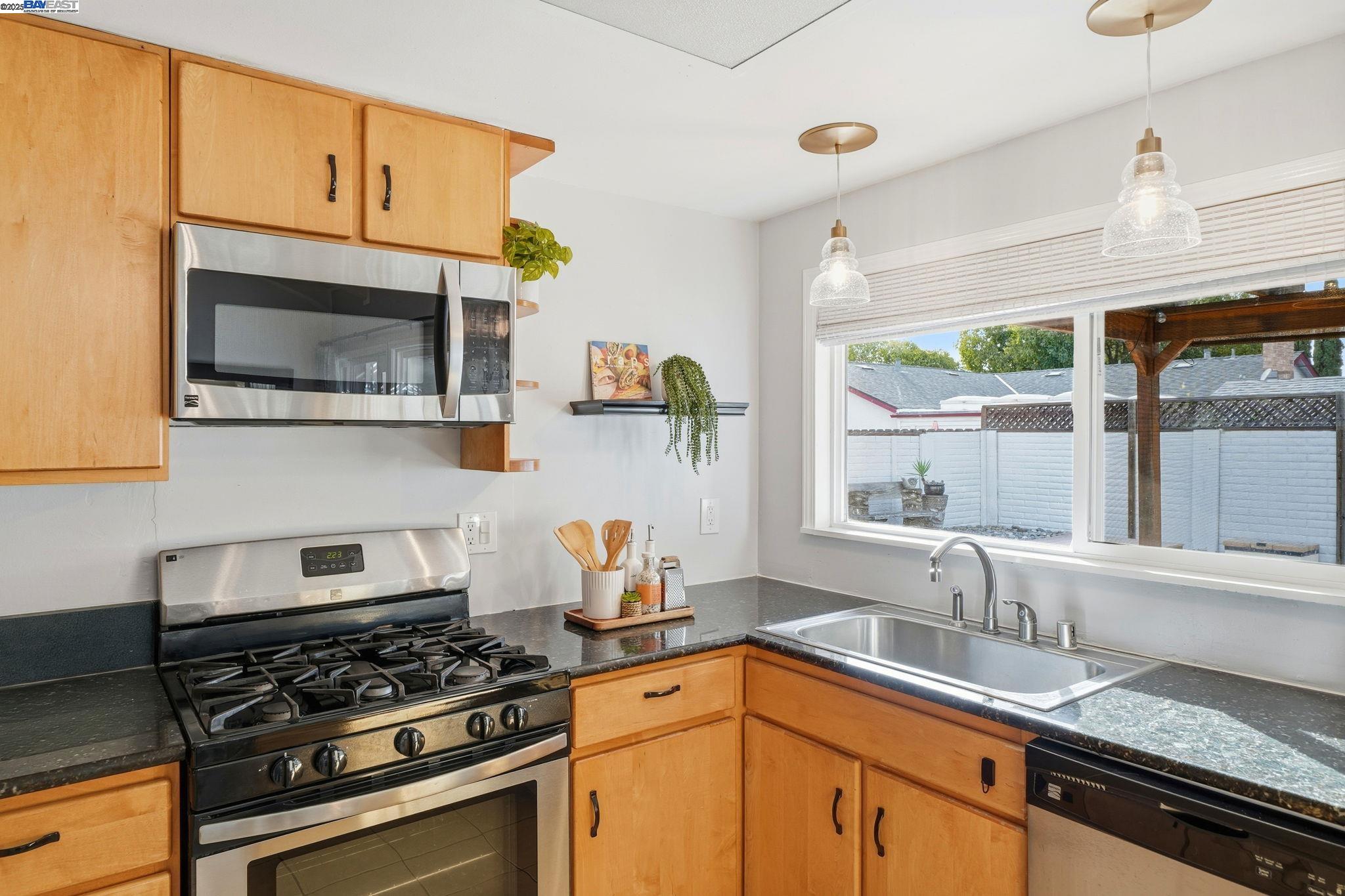 Livermore, California, 94551, United States, 3 Bedrooms Bedrooms, ,2 BathroomsBathrooms,Residential,For Sale,1992921