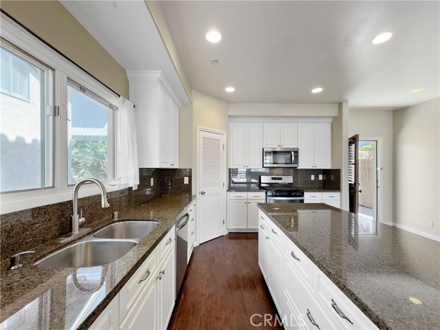 San Clemente, California, 92672, United States, 5 Bedrooms Bedrooms, ,7 BathroomsBathrooms,Residential,For Sale,1845987