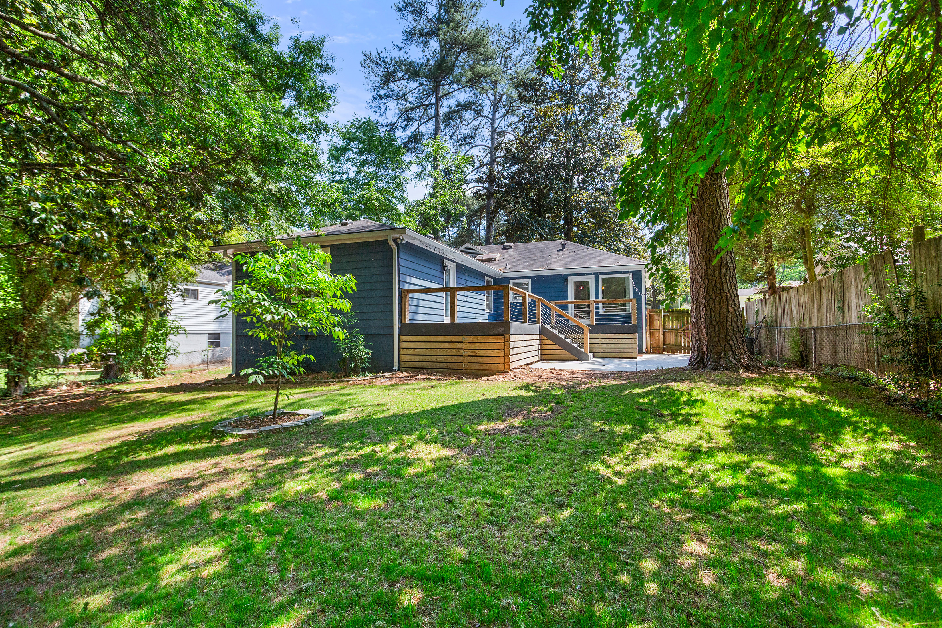  Adorable Bungalow in a Great Location - 物件實景