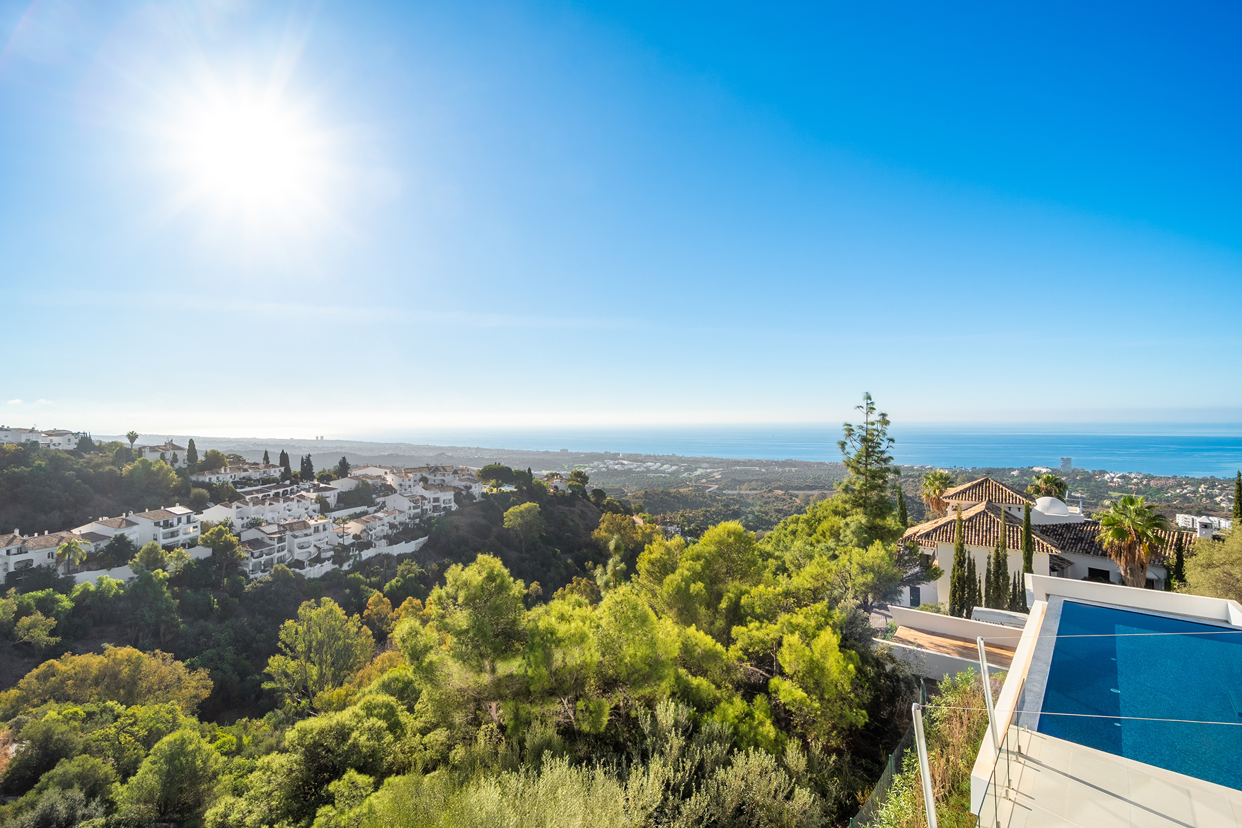  Contemporary Villa with Panoramic Sea Views in Altos de los Monteros - 物件實景