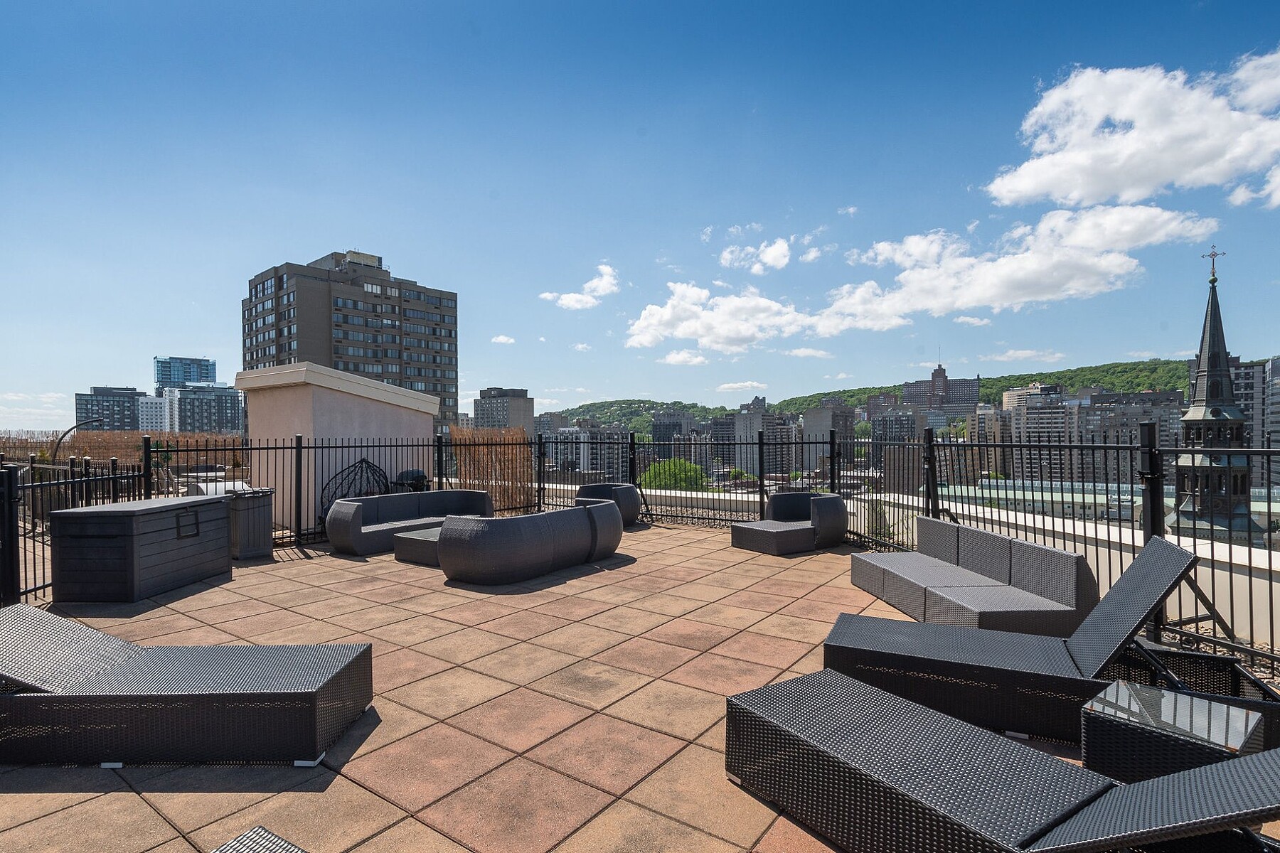  Luxurious Expansive Condo - 物件實景