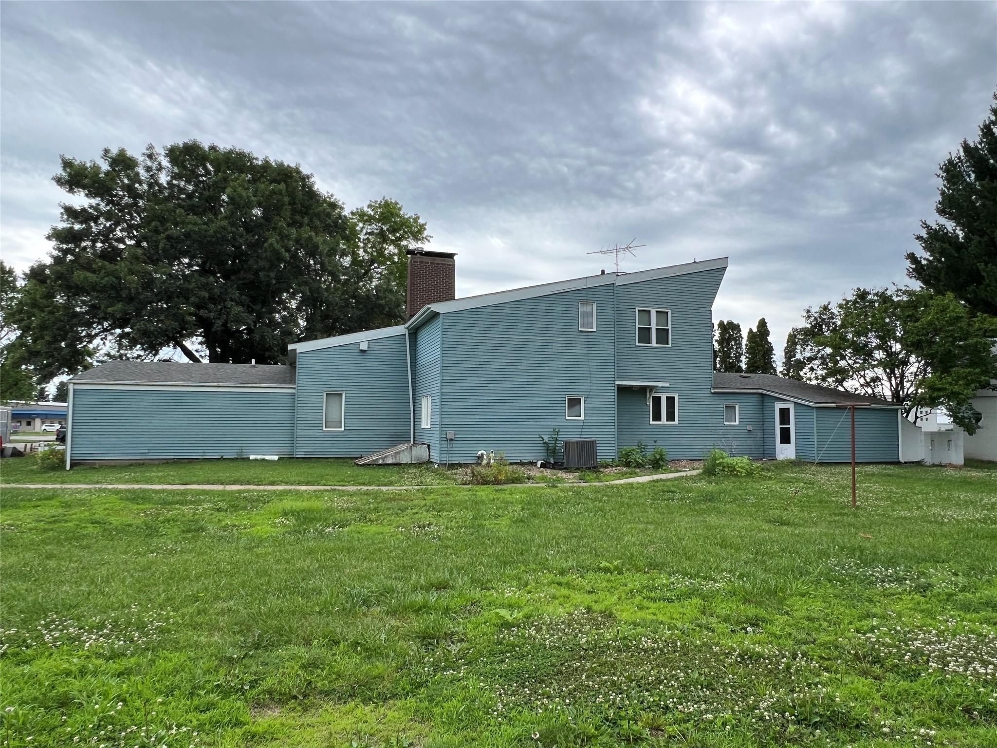 Pella, Iowa, 50219, United States, 3 Bedrooms Bedrooms, ,4 BathroomsBathrooms,Residential,For Sale,1879100