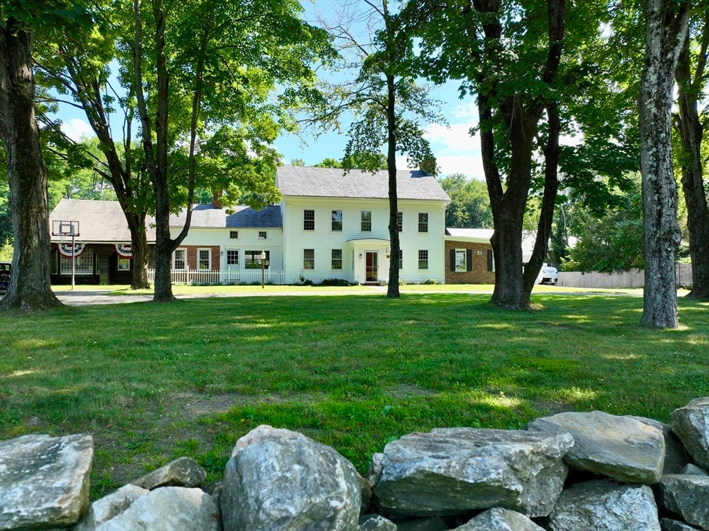 Hadley, Massachusetts, 01035, United States, 5 Bedrooms Bedrooms, ,3 BathroomsBathrooms,Residential,For Sale,1885251