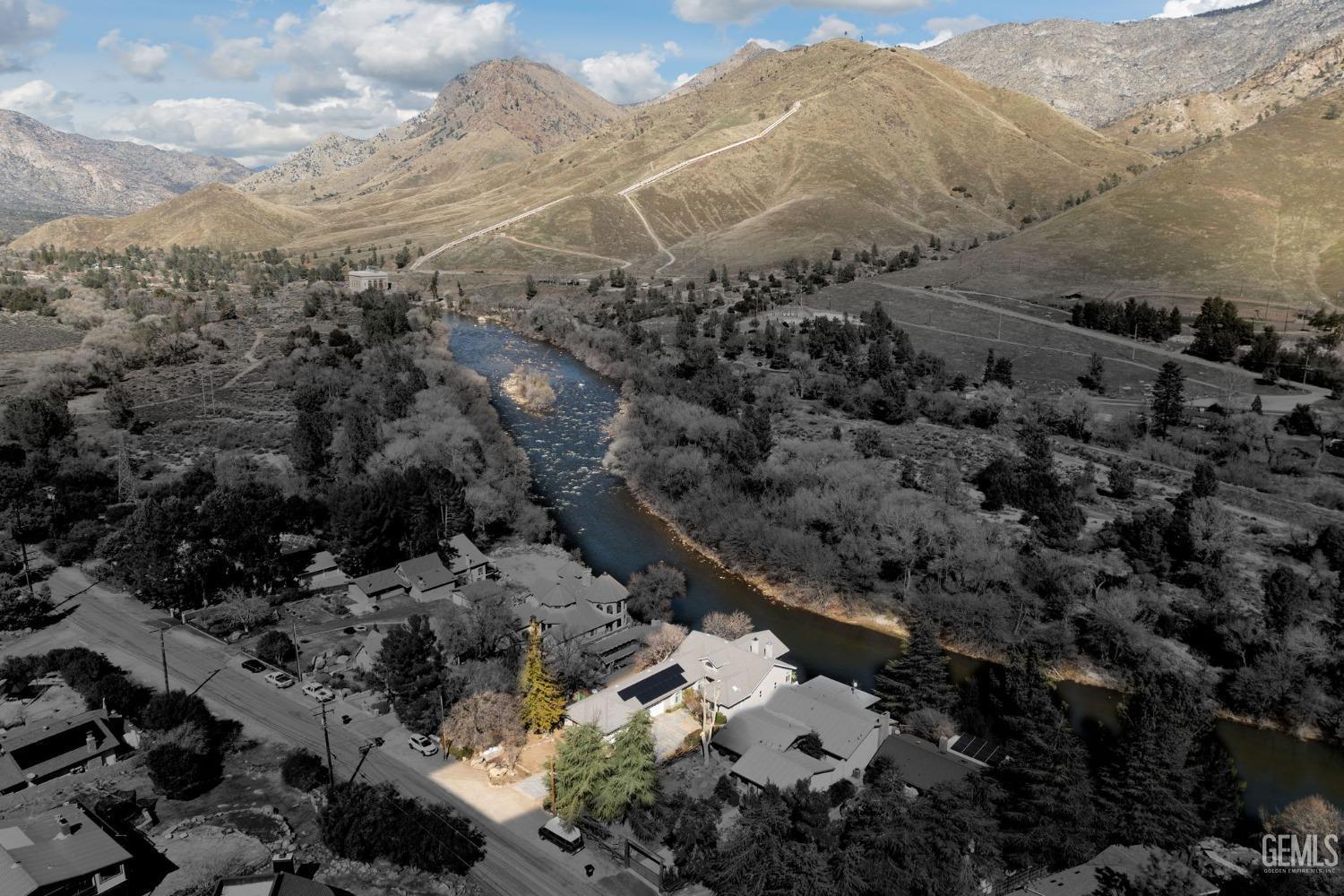 Kernville, California, 93238, United States, 4 Bedrooms Bedrooms, ,3 BathroomsBathrooms,Residential,For Sale,1941989