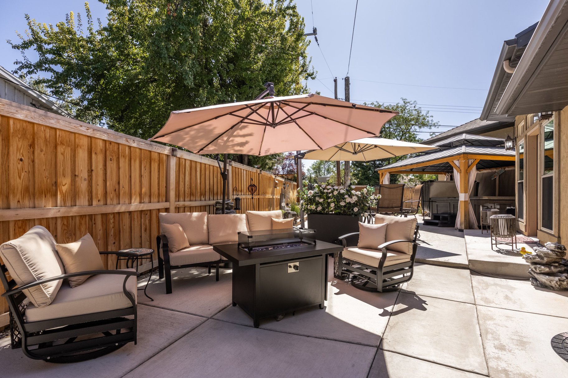  East Millcreek Living with New Saltwater Pool & Entertaining Spaces - 物件實景
