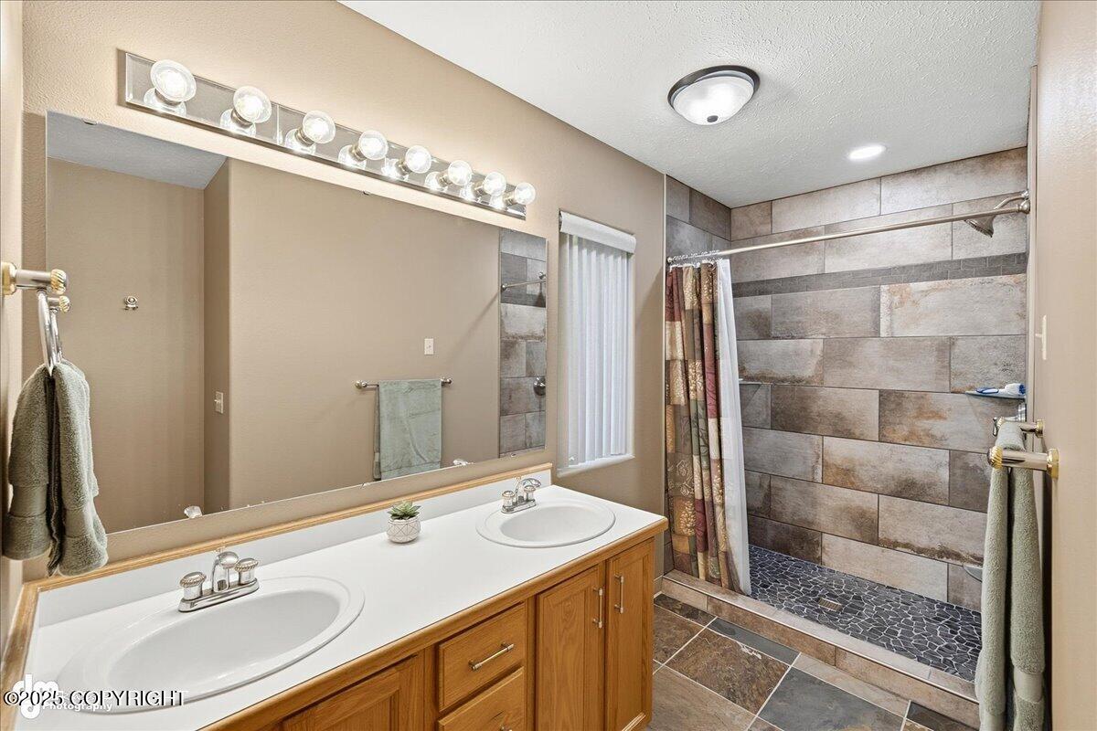 Kenai, Alaska, 99611, United States, 4 Bedrooms Bedrooms, ,2 BathroomsBathrooms,Residential,For Sale,1985692