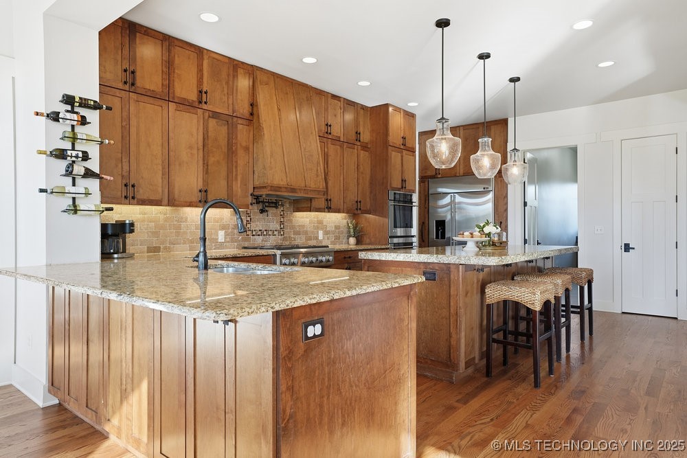 Jenks, Oklahoma, 74037, United States, 5 Bedrooms Bedrooms, ,6 BathroomsBathrooms,Residential,For Sale,1989076