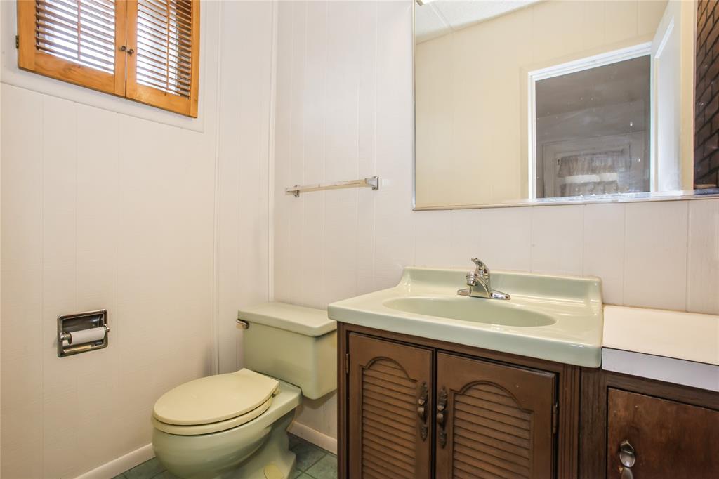 New Hyde Park, New York, 11040, United States, 3 Bedrooms Bedrooms, ,2 BathroomsBathrooms,Residential,For Sale,1923686