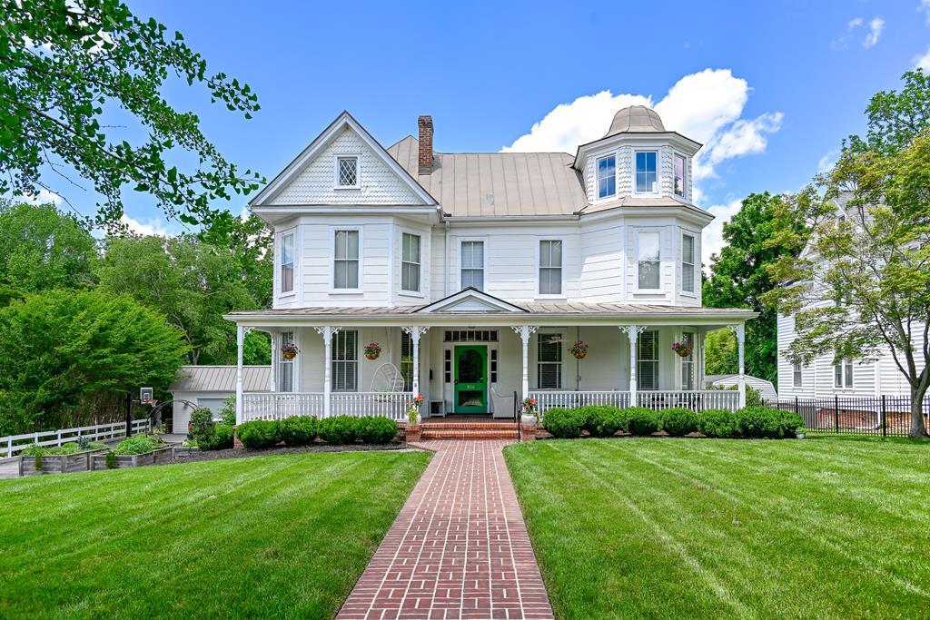 Farmville, Virginia, 23901, United States, 5 Bedrooms Bedrooms, ,5 BathroomsBathrooms,Residential,For Sale,1837086