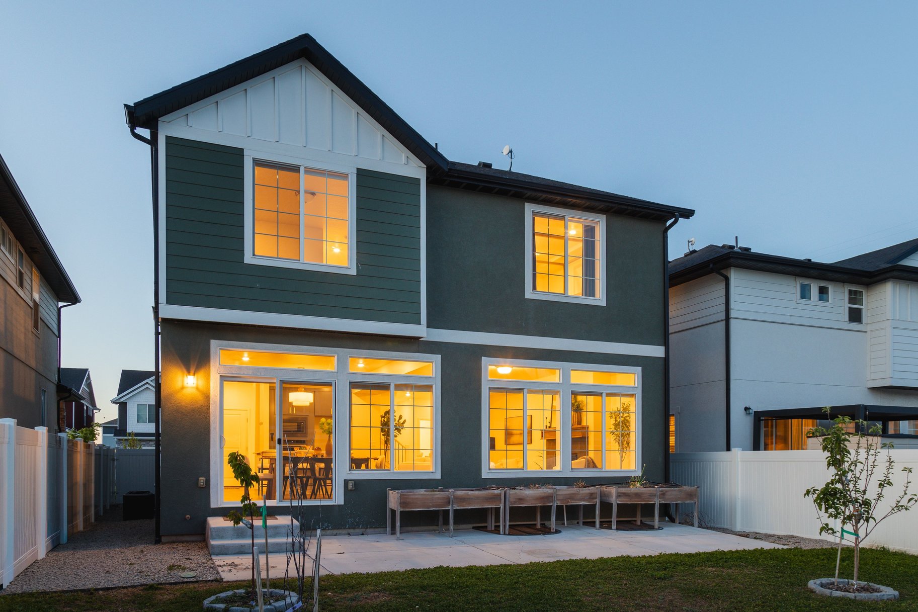  Fresh, Bright & Beautiful 2-Story Home - 物件實景