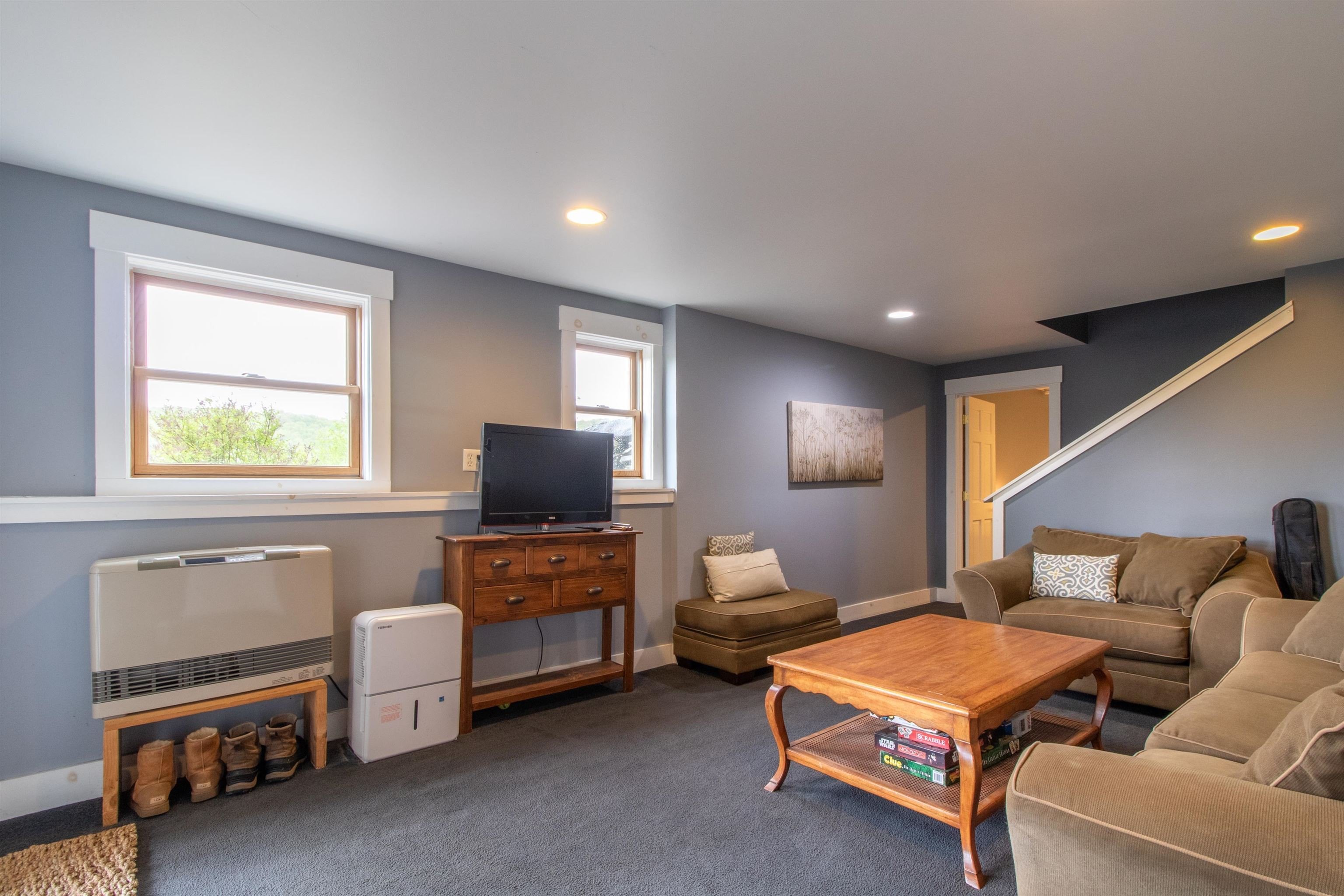 Kirby, Vermont, 05851, United States, 5 Bedrooms Bedrooms, ,3 BathroomsBathrooms,Residential,For Sale,2036584