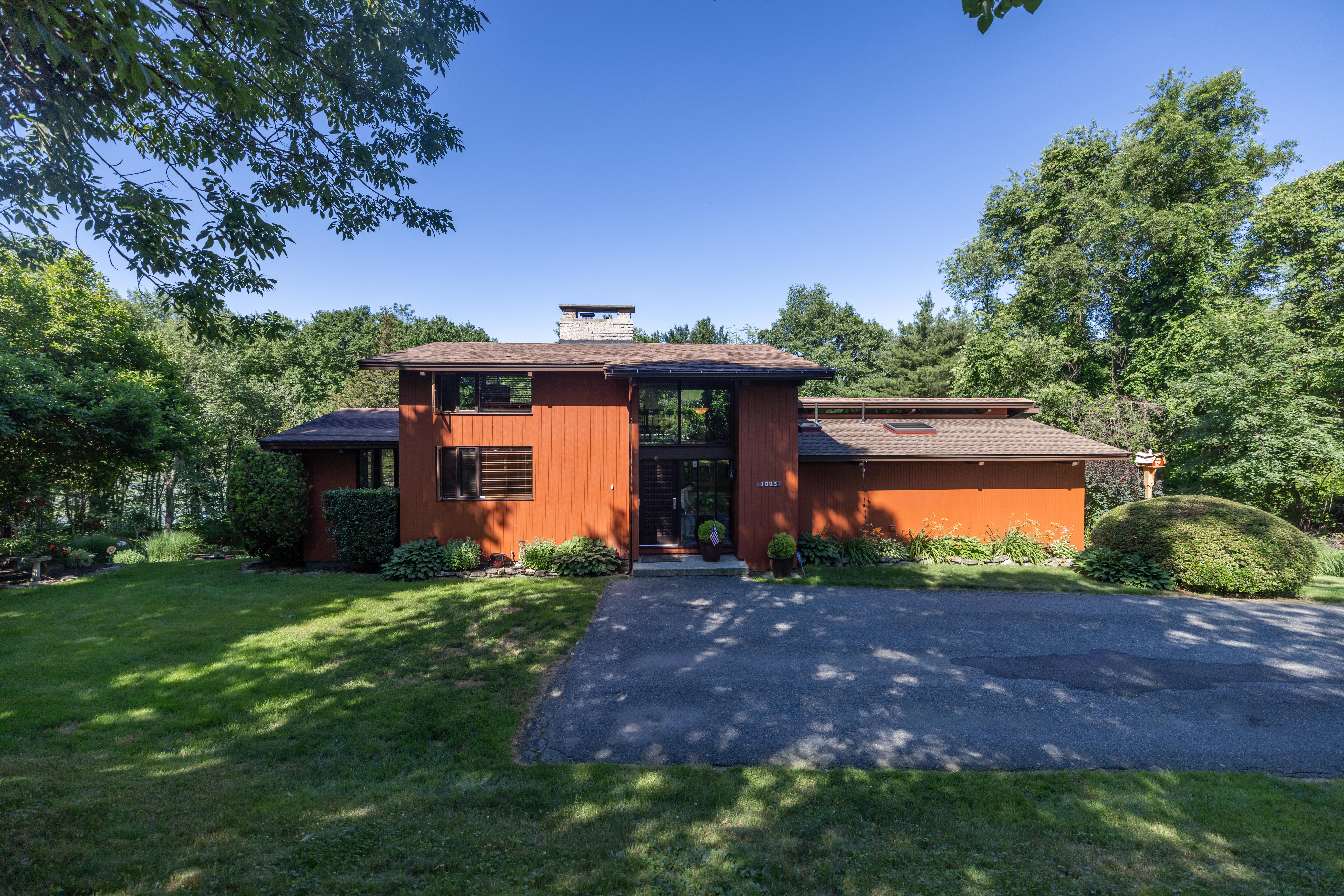 Southbridge, Massachusetts, 01550, United States, 5 Bedrooms Bedrooms, ,3 BathroomsBathrooms,Residential,For Sale,1974203