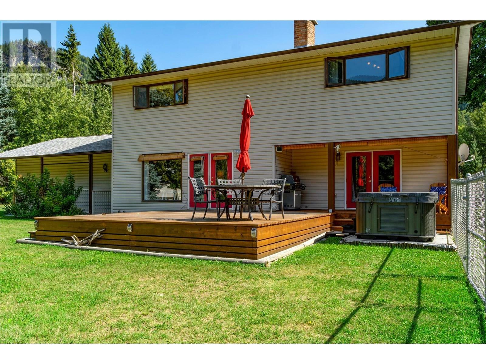 CASTLEGAR, British Columbia, V1N 4S6, CA, 4 Bedrooms Bedrooms, ,3 BathroomsBathrooms,Residential,For Sale,1859816