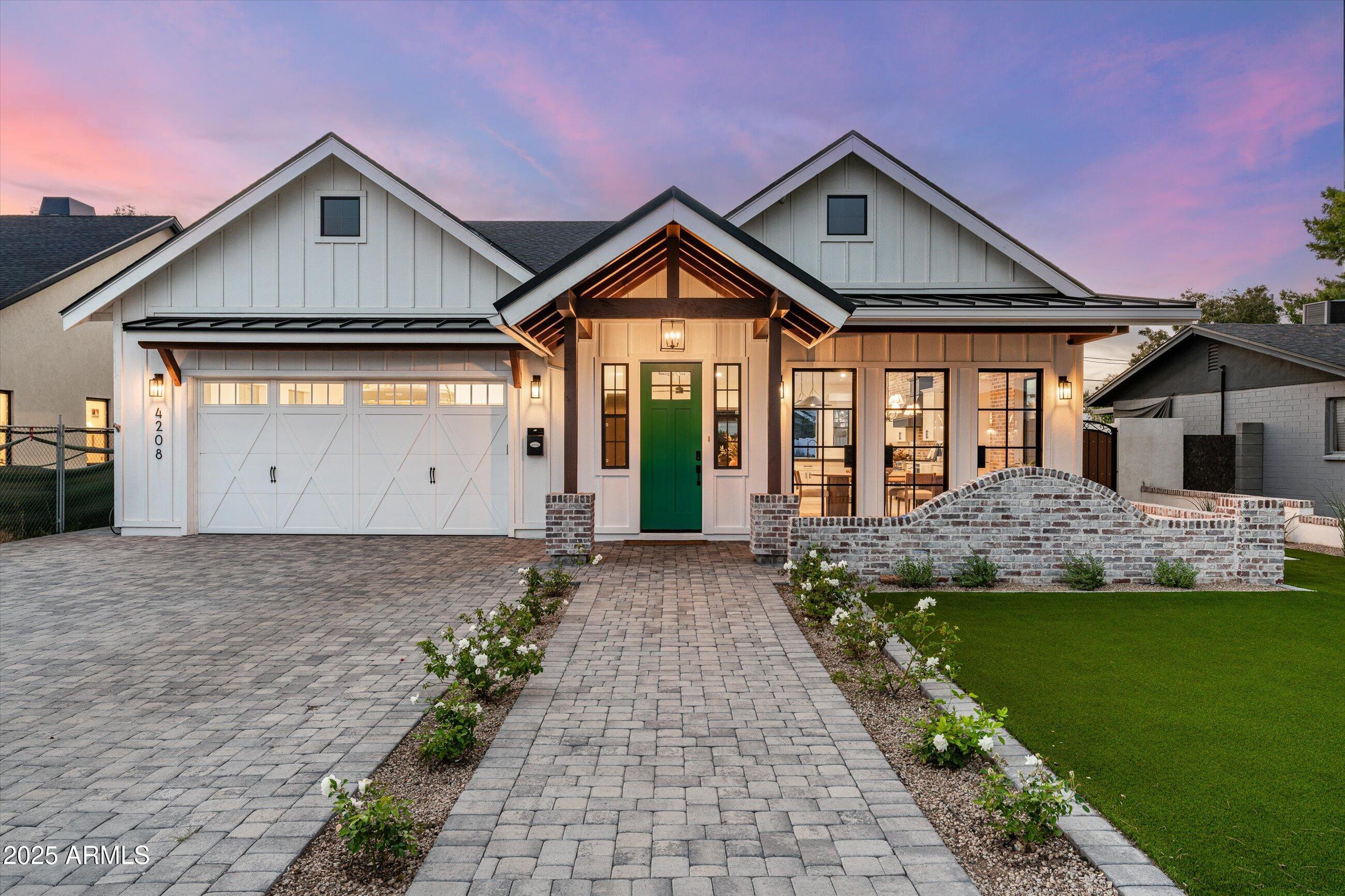 Phoenix, Arizona, 85018, United States, 4 Bedrooms Bedrooms, ,4 BathroomsBathrooms,Residential,For Sale,1993183