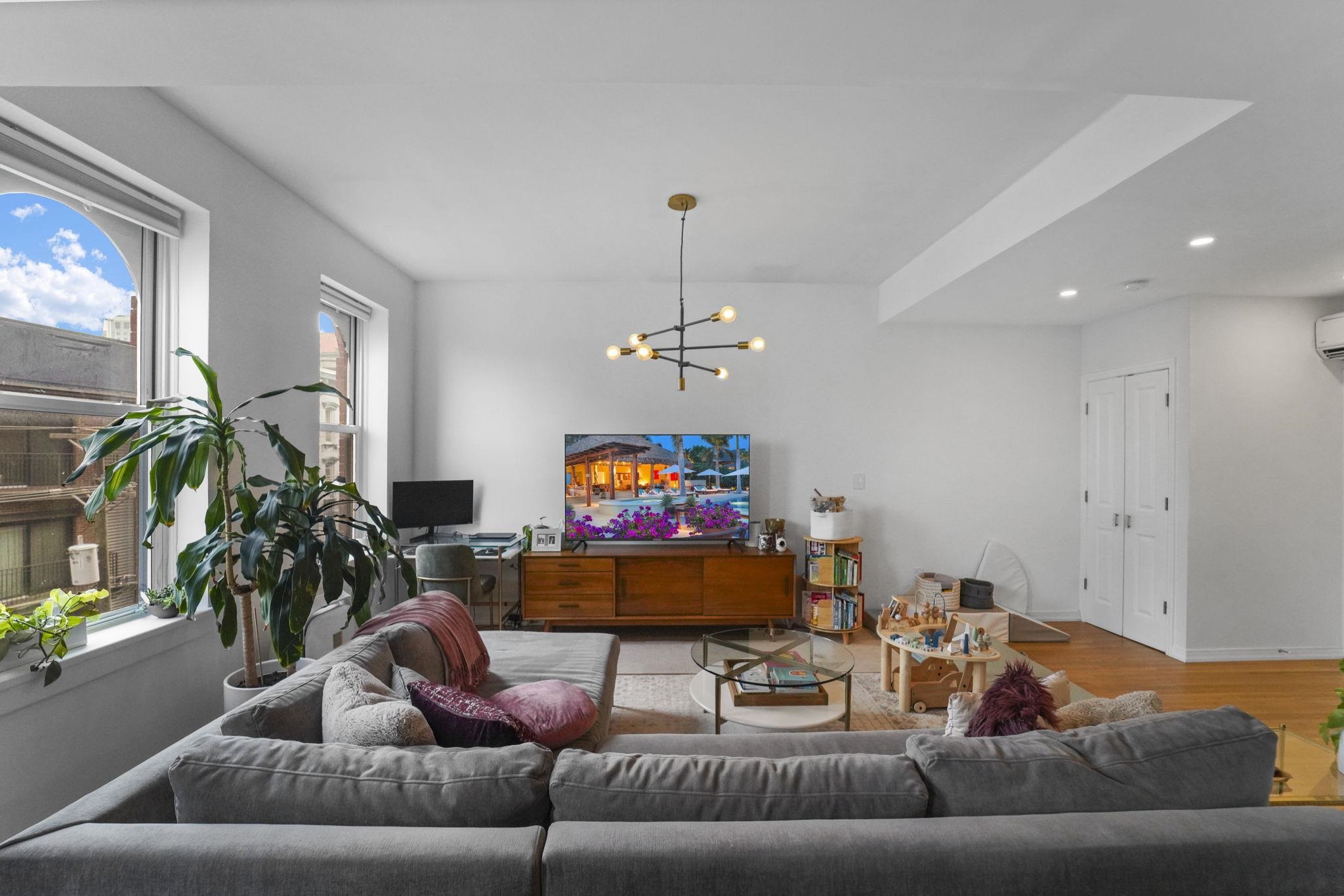 Hoboken, New Jersey, 07030, United States, 1 Bedroom Bedrooms, ,2 BathroomsBathrooms,Residential,For Sale,1988073