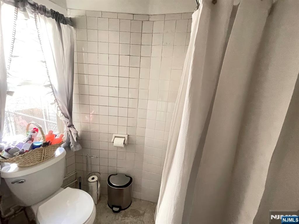 Newark, New Jersey, 07105, United States, 7 Bedrooms Bedrooms, ,4 BathroomsBathrooms,Residential,For Sale,1984618