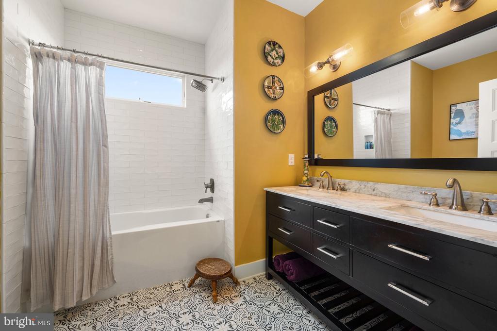 Milton, Delaware, 19968, United States, 5 Bedrooms Bedrooms, ,4 BathroomsBathrooms,Residential,For Sale,2000894