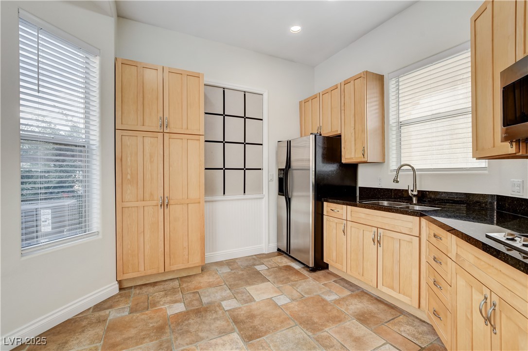 Henderson, Nevada, 89052, United States, 5 Bedrooms Bedrooms, ,4 BathroomsBathrooms,Residential,For Sale,1989374