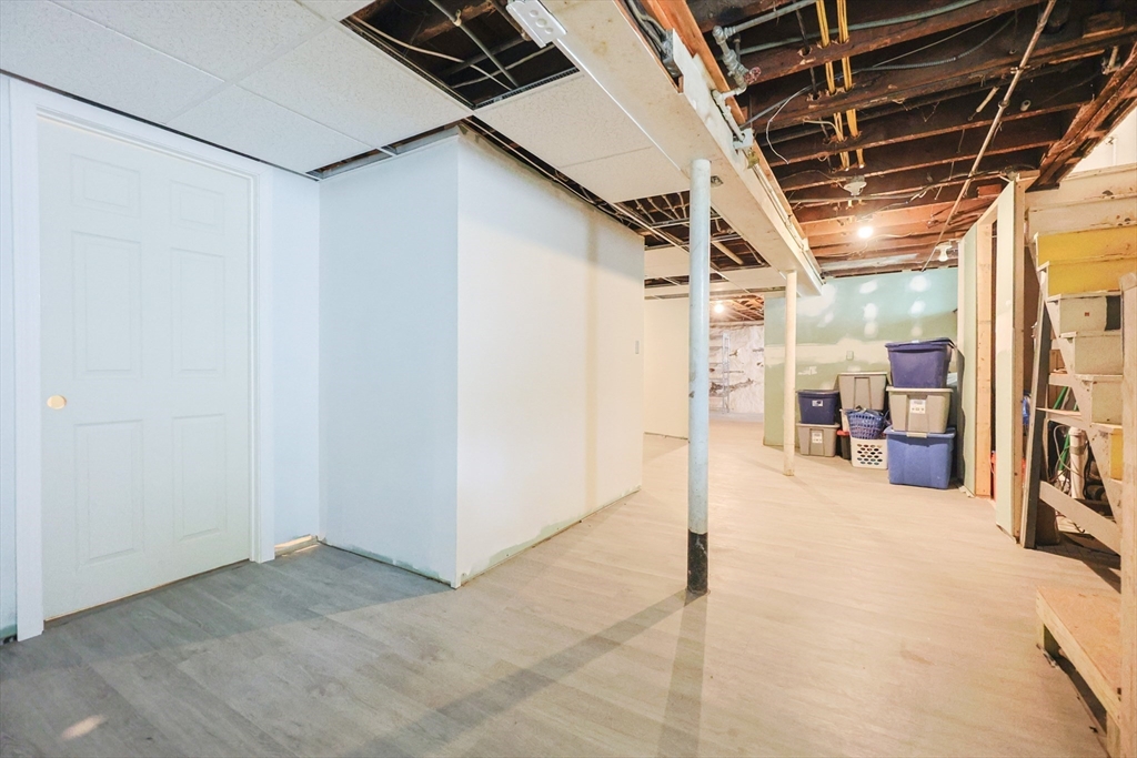 Quincy, Massachusetts, 02169, United States, 4 Bedrooms Bedrooms, ,2 BathroomsBathrooms,Residential,For Sale,2001960