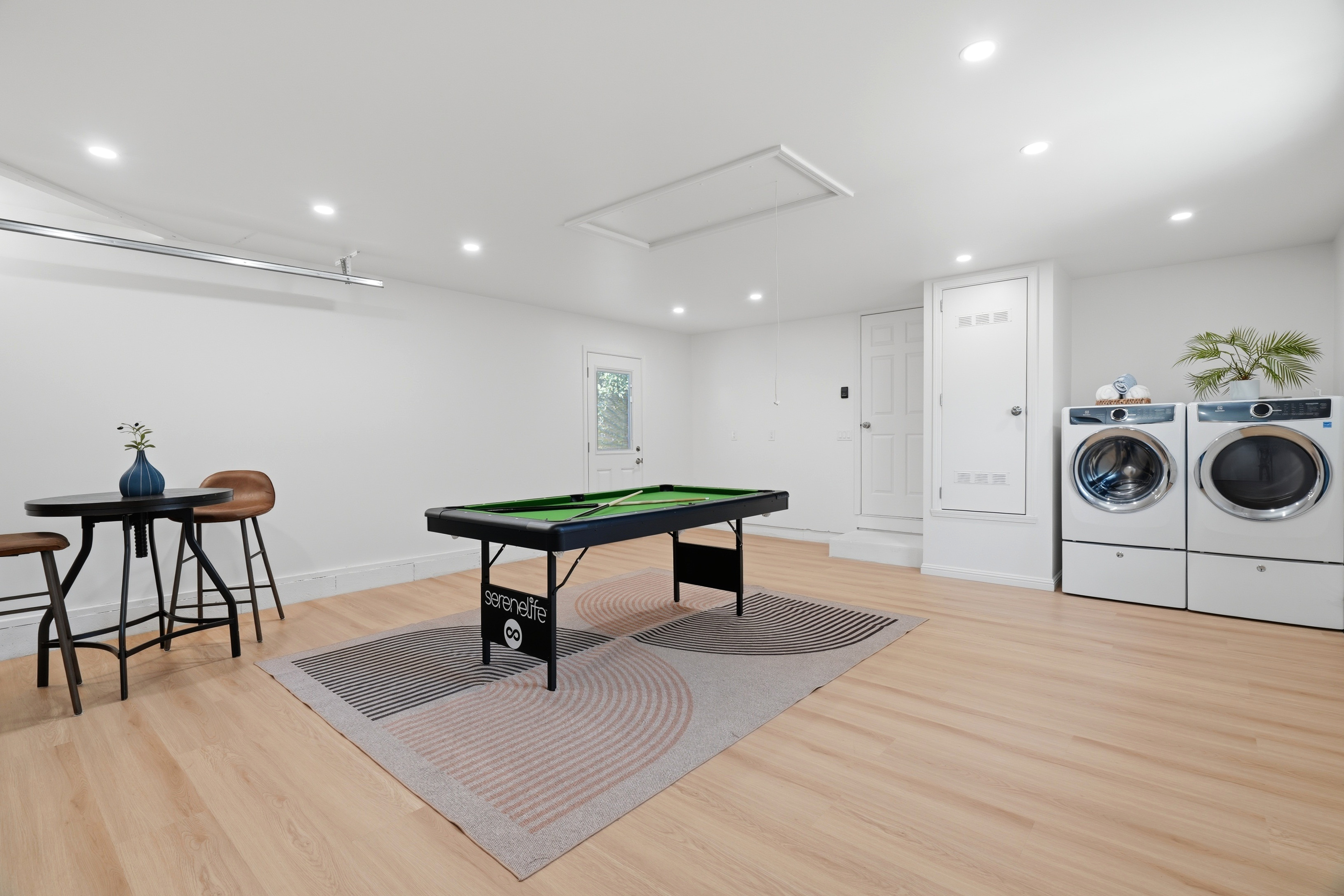 Private, Stylishly Updated Home in Prime Cambrian Location - 物件實景