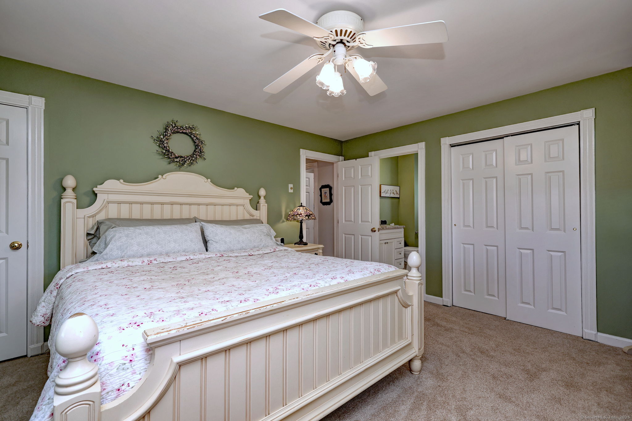 Milford, Connecticut, 06461, United States, 3 Bedrooms Bedrooms, ,3 BathroomsBathrooms,Residential,For Sale,1938642