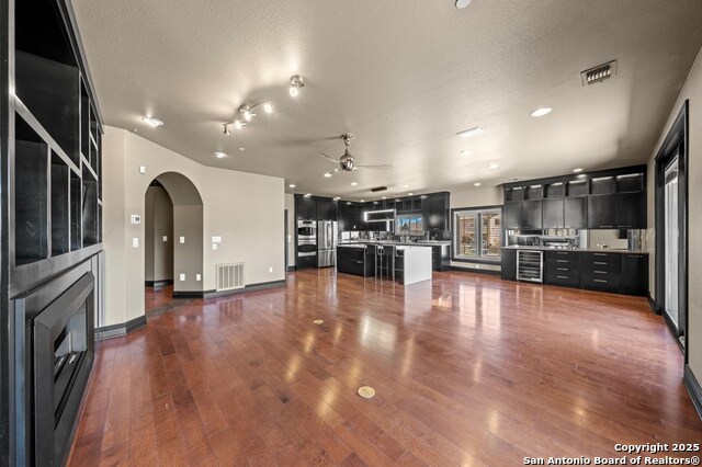 Kerrville, Texas, 78028, United States, 3 Bedrooms Bedrooms, ,5 BathroomsBathrooms,Residential,For Sale,2002540