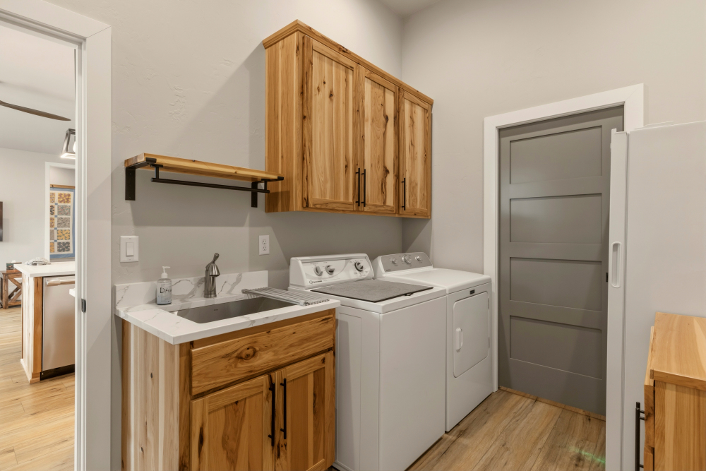 KLAMATH FALLS, Oregon, 97601, United States, 4 Bedrooms Bedrooms, ,3 BathroomsBathrooms,Residential,For Sale,2044065