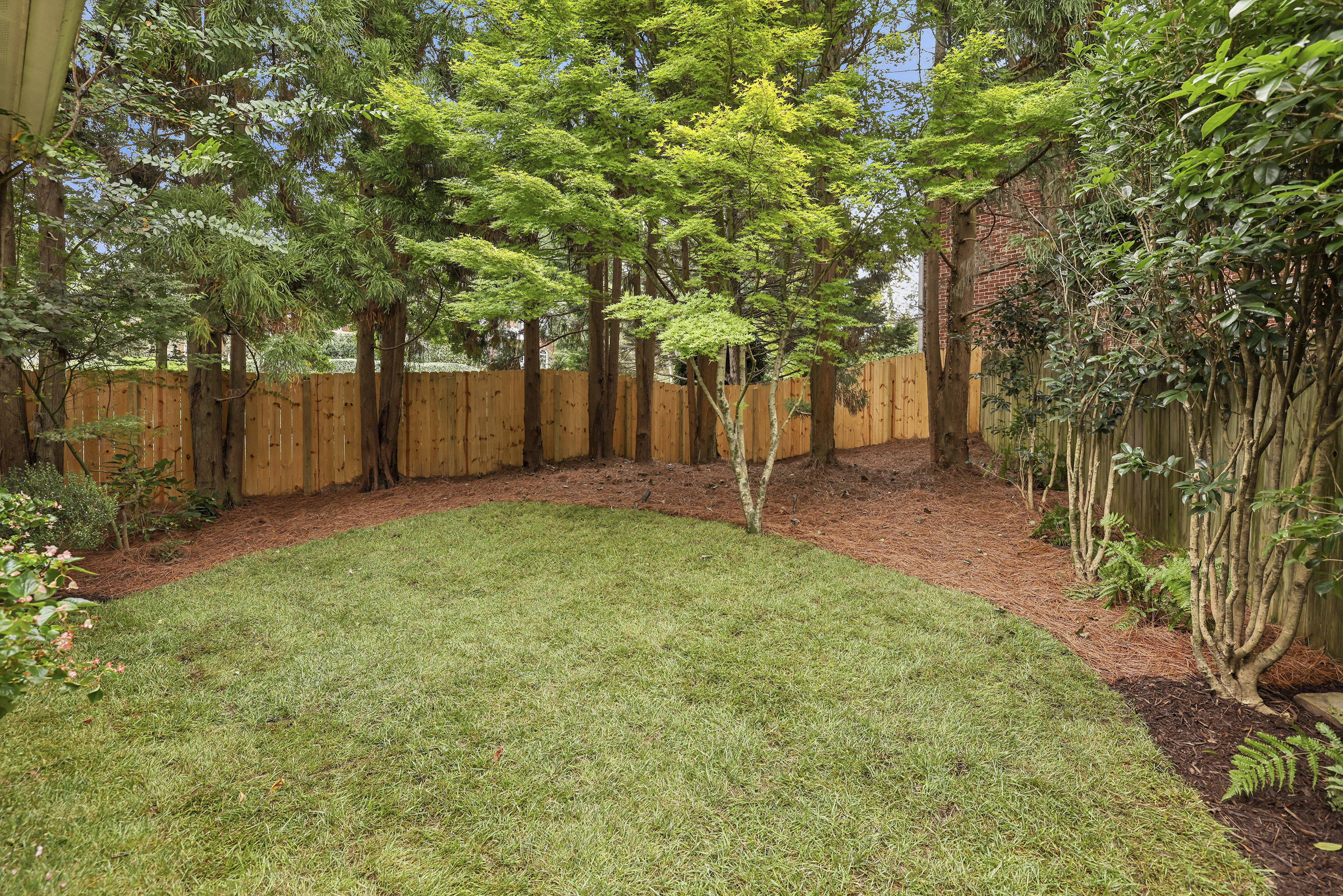  Incredible Opportunity to Live in a Quiet Gated Brookhaven Community - 物件實景