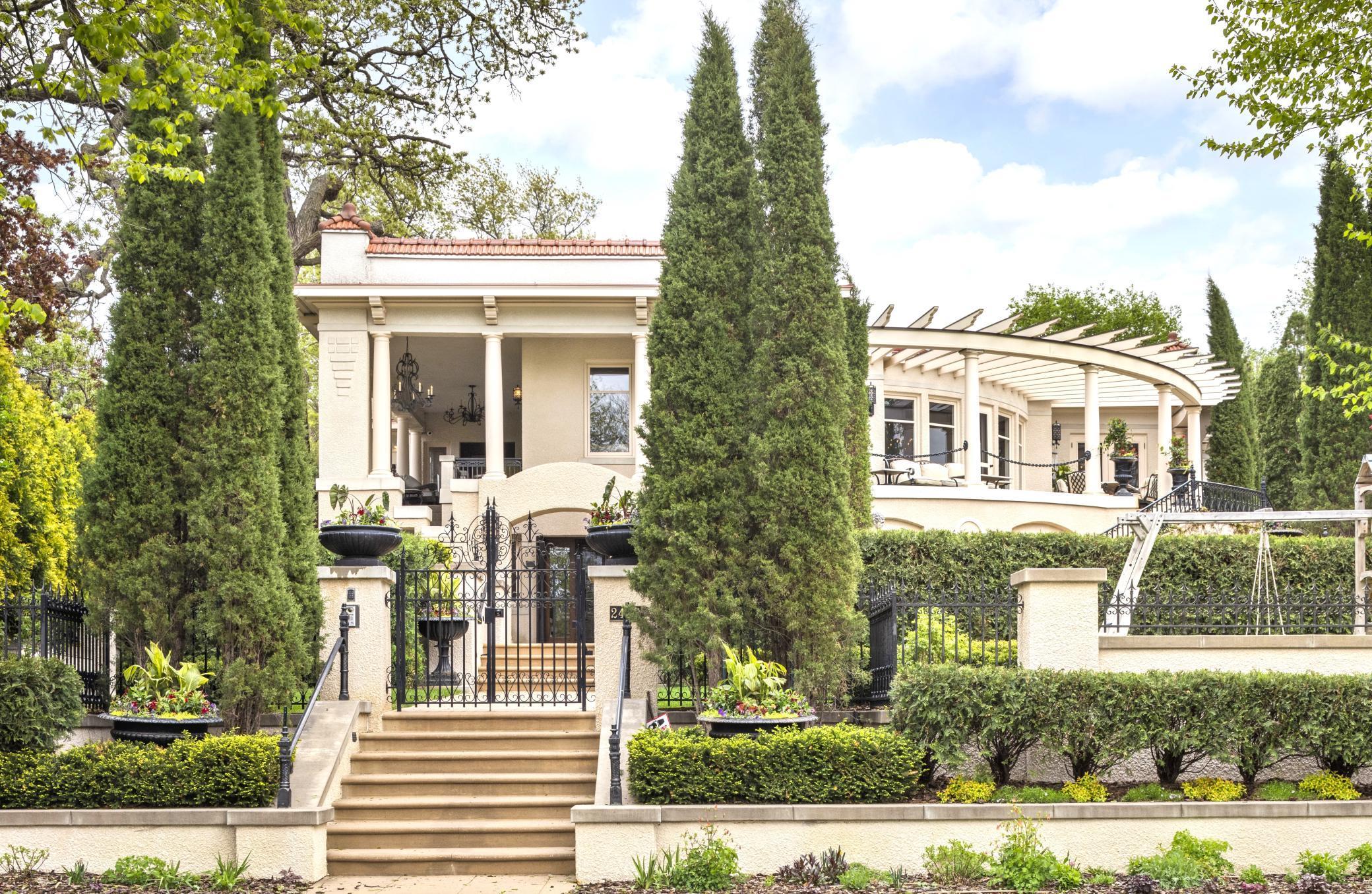 Minneapolis, Minnesota, 55405, United States, 4 Bedrooms Bedrooms, ,4 BathroomsBathrooms,Residential,For Sale,1821266