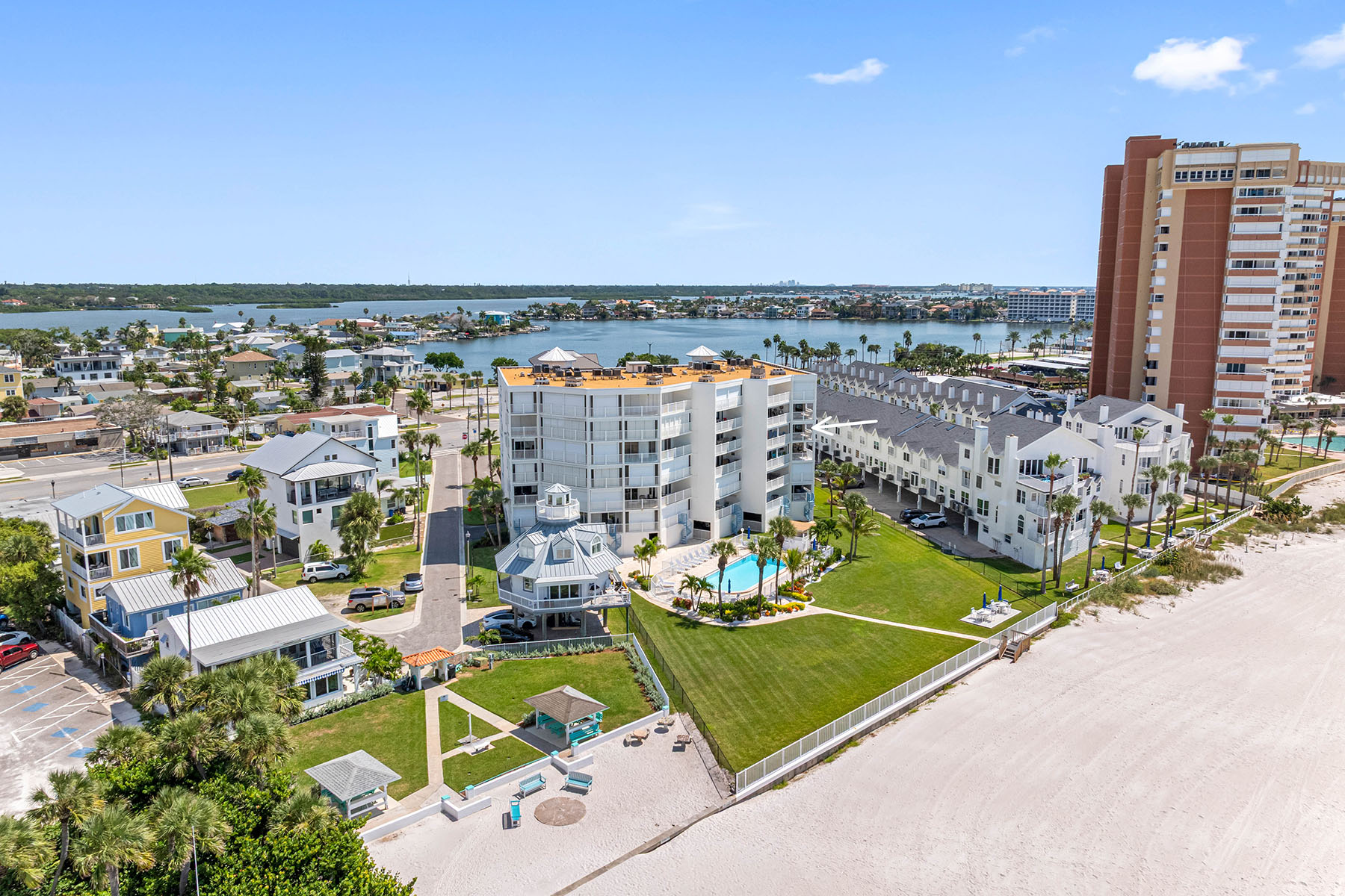  LIGHTHOUSE POINTE CONDO - 物件實景