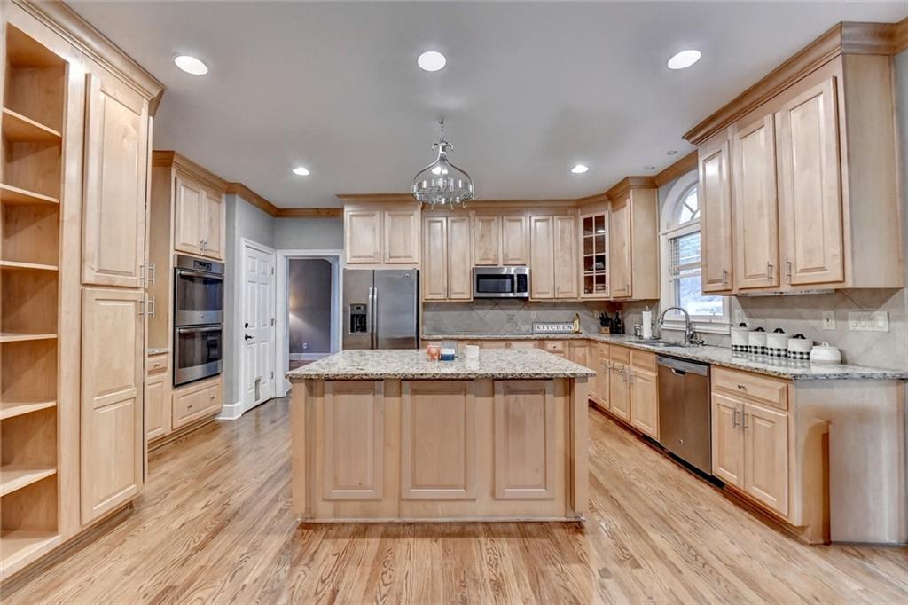 Canton, Georgia, 30115, United States, 6 Bedrooms Bedrooms, ,5 BathroomsBathrooms,Residential,For Sale,1975820