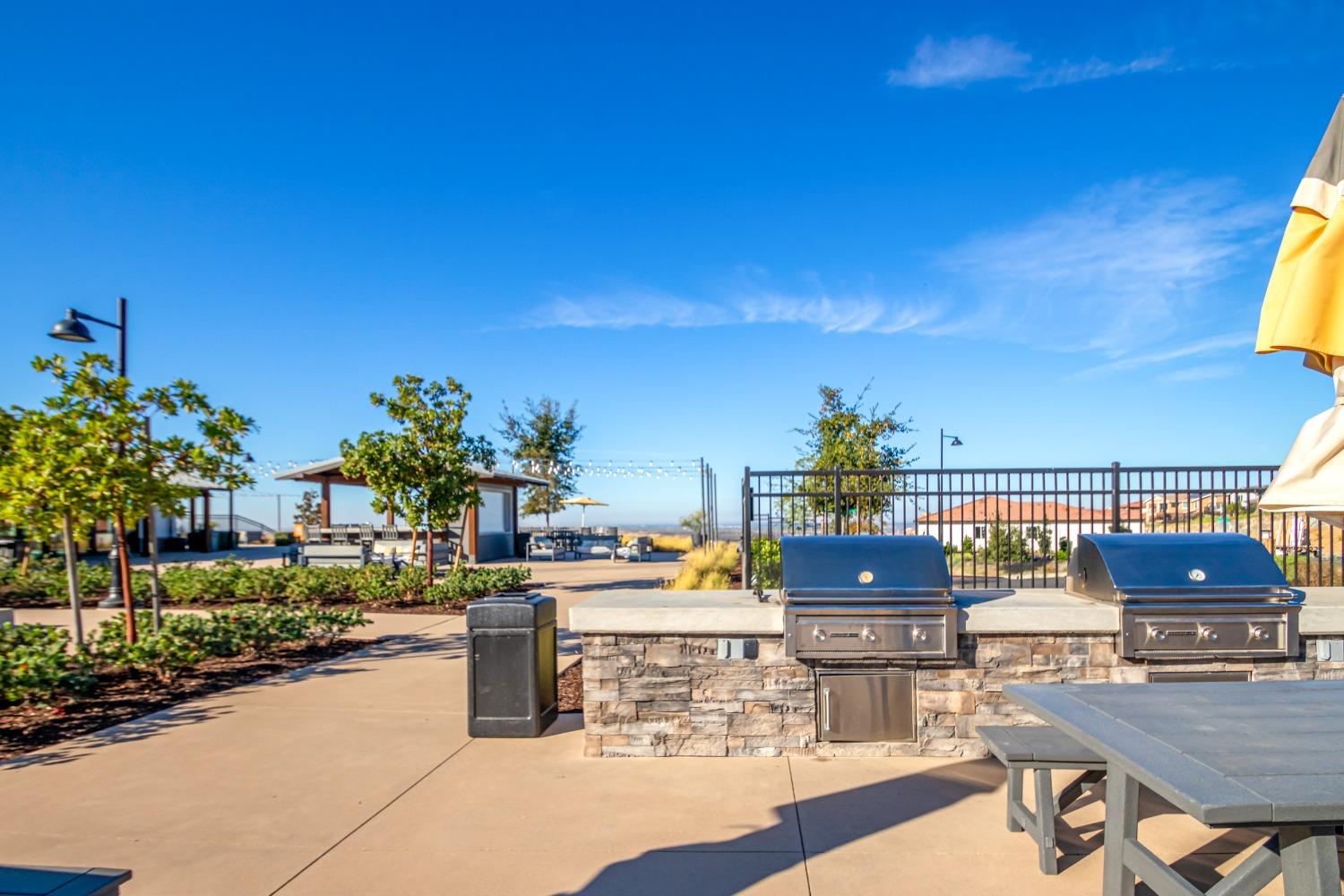 Folsom, California, 95630, United States, 4 Bedrooms Bedrooms, ,3 BathroomsBathrooms,Residential,For Sale,1924612