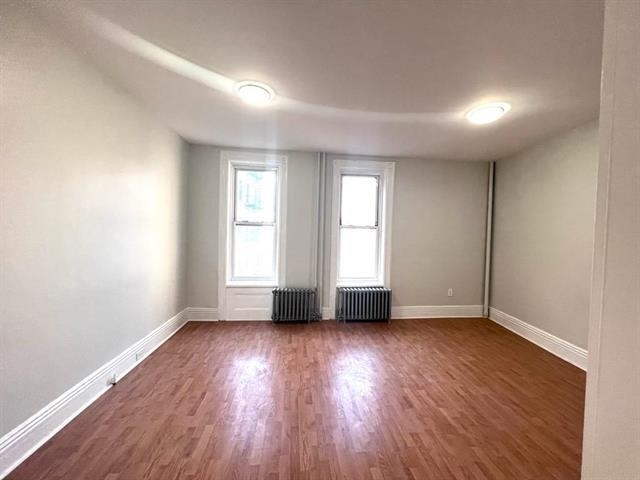 Jersey City, New Jersey, 07306, United States, 6 Bedrooms Bedrooms, ,2 BathroomsBathrooms,Residential,For Sale,1926041