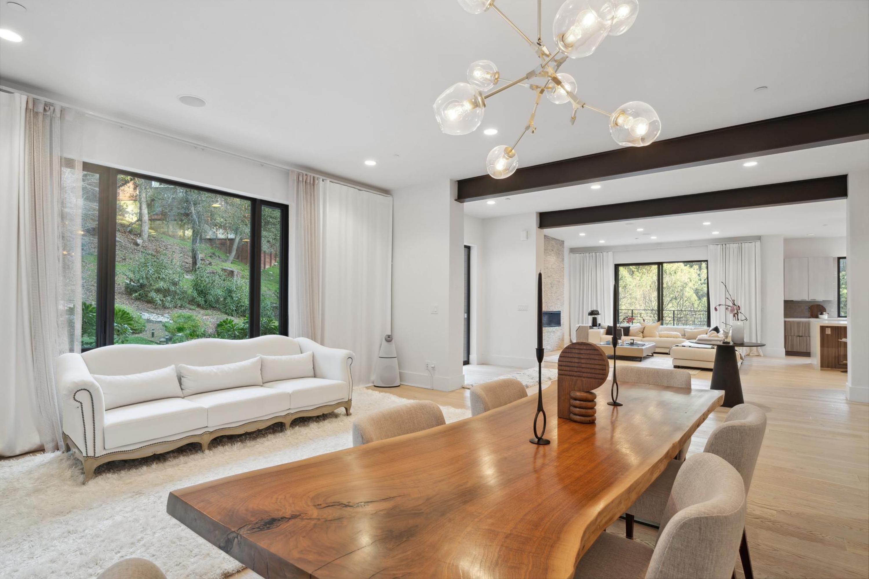  Modern Luxury Meets Tranquil Living in This Montclair Hills - 物件實景