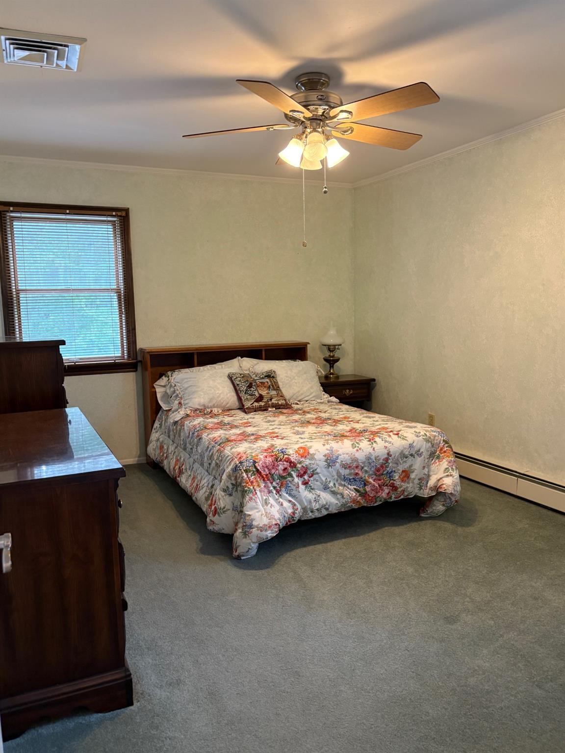 Hauppauge, New York, 11788, United States, 4 Bedrooms Bedrooms, ,3 BathroomsBathrooms,Residential,For Sale,1924109