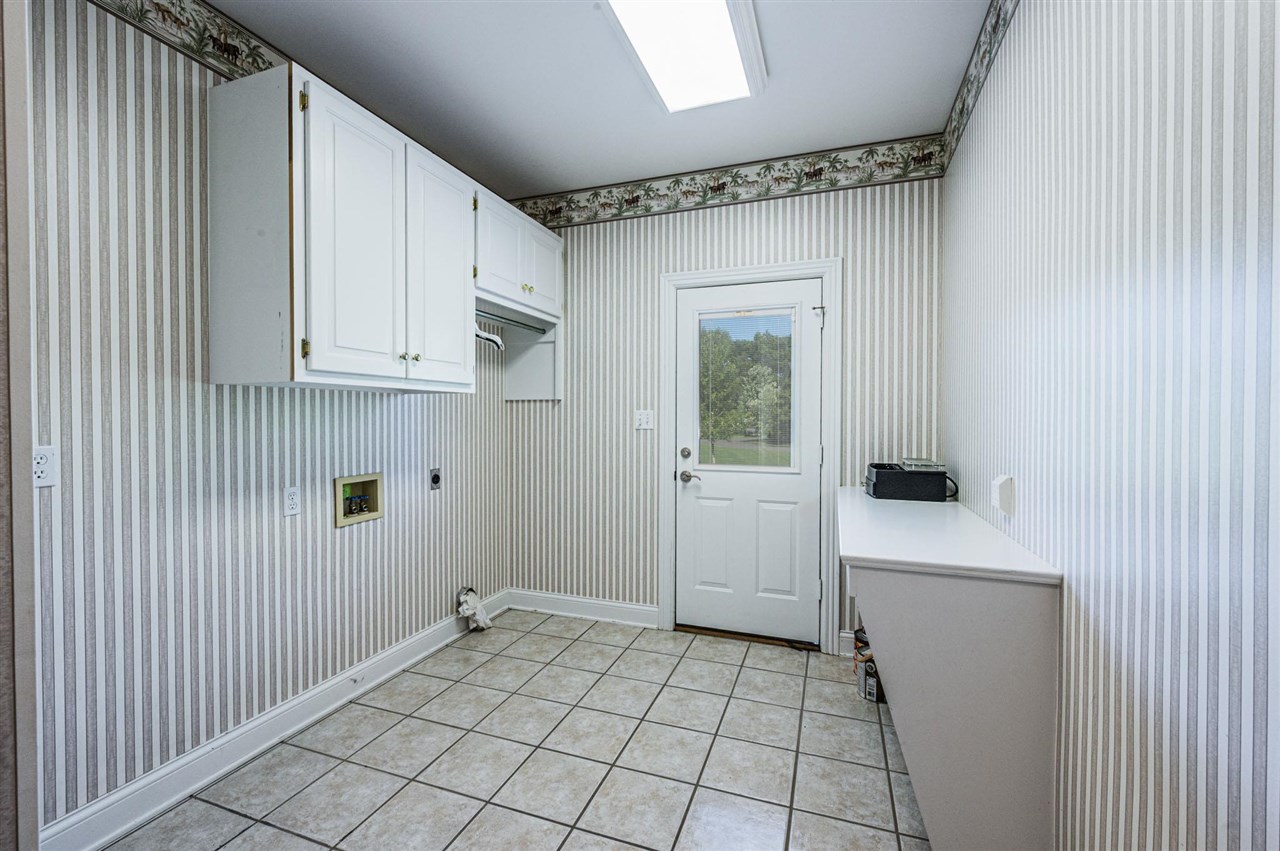 Bowling Green, Kentucky, 42103, United States, 4 Bedrooms Bedrooms, ,4 BathroomsBathrooms,Residential,For Sale,1868382