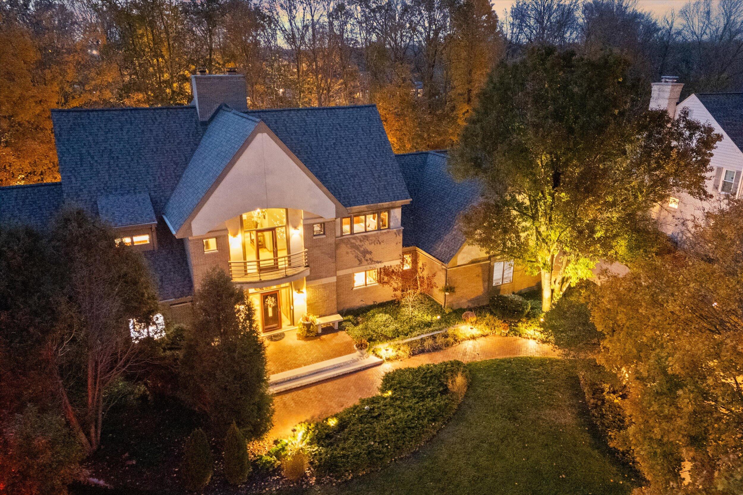 Grafton, Wisconsin, 53024, United States, 4 Bedrooms Bedrooms, ,6 BathroomsBathrooms,Residential,For Sale,1989565