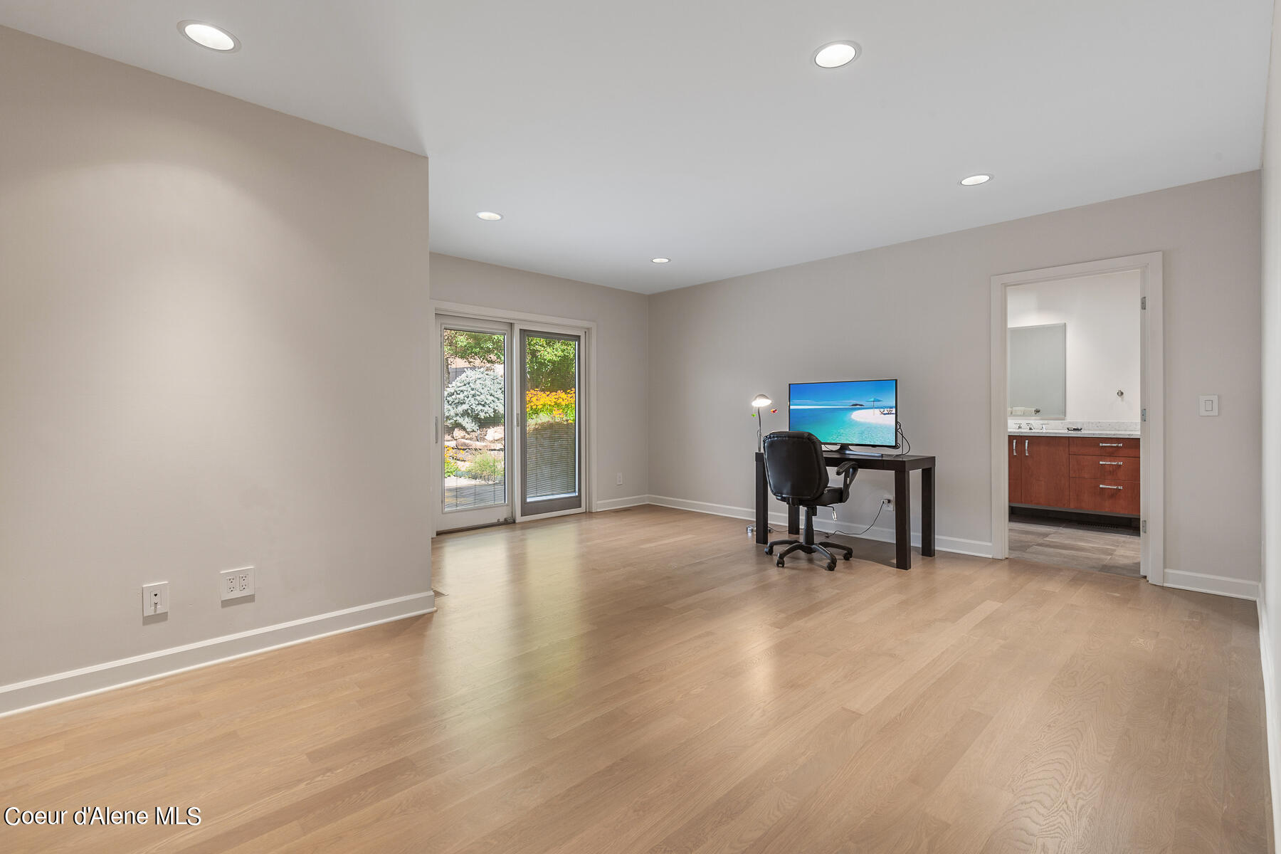 Kellogg, Idaho, 83837, United States, 3 Bedrooms Bedrooms, ,3 BathroomsBathrooms,Residential,For Sale,1915228