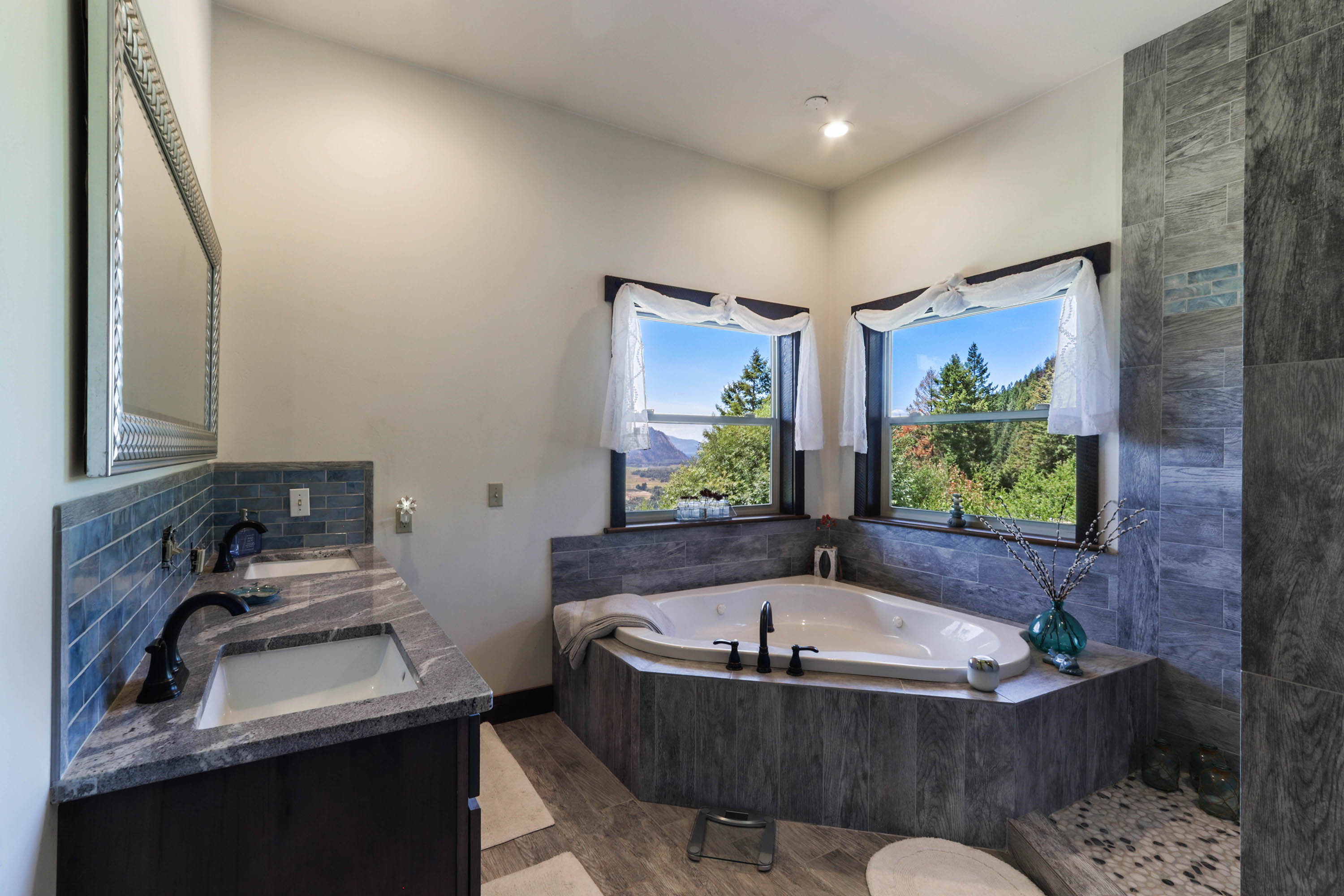 Clark Fork, Idaho, 83811, United States, 3 Bedrooms Bedrooms, ,2 BathroomsBathrooms,Residential,For Sale,1975167