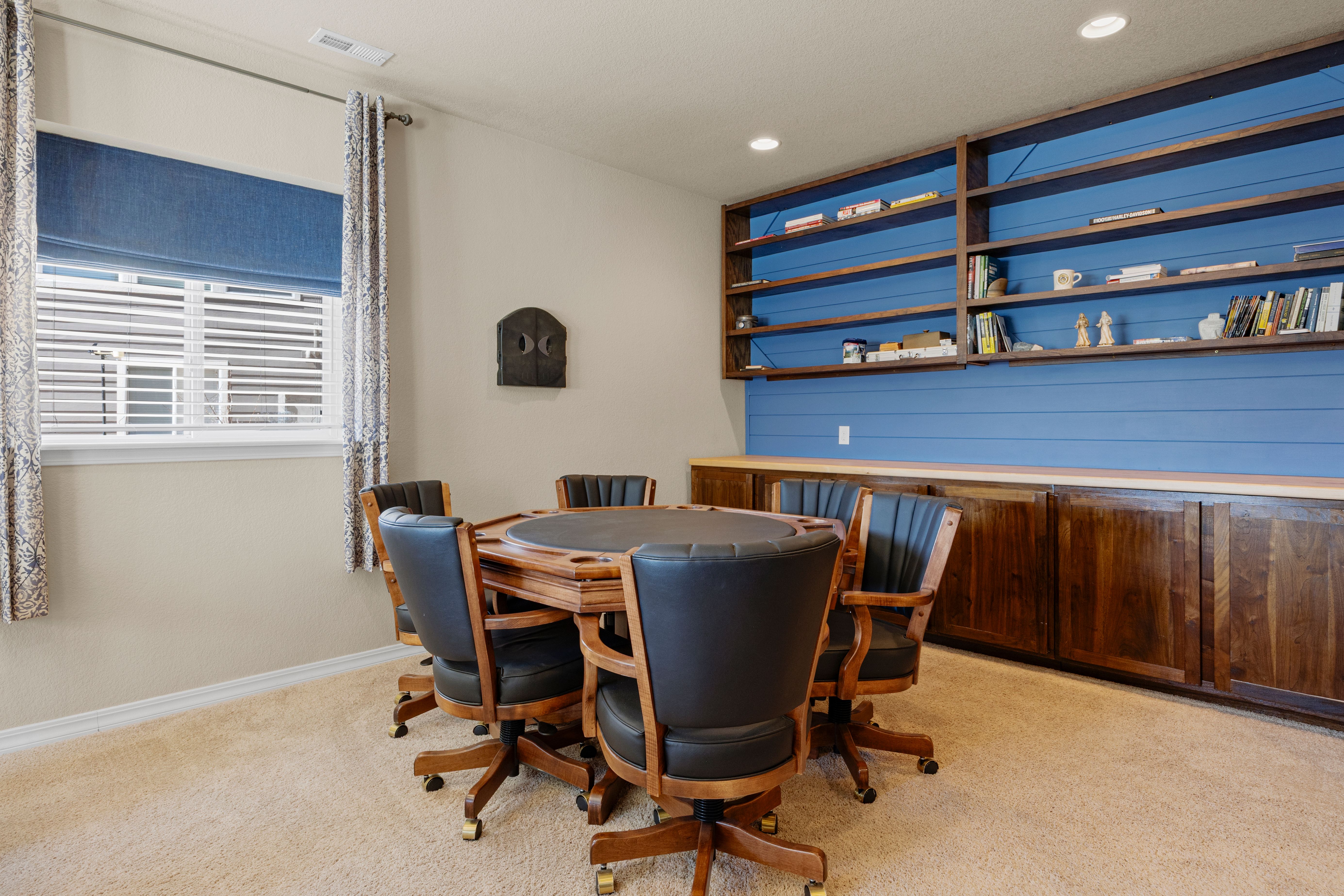  Open, Spacious, Upgraded, Walkout Rancher is Meticulous and with Views - 物件實景