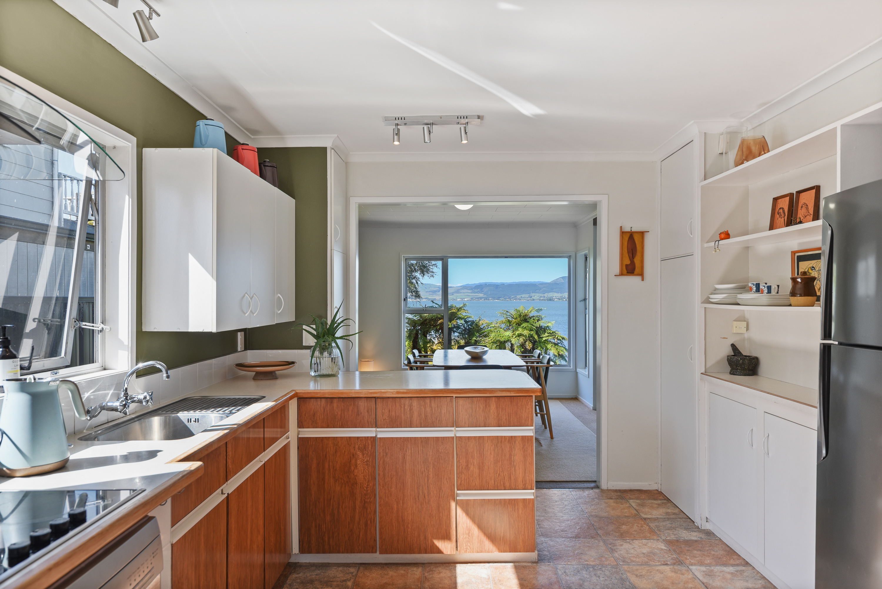  A Bach, A Lake, and a Blank Canvas - 物件實景