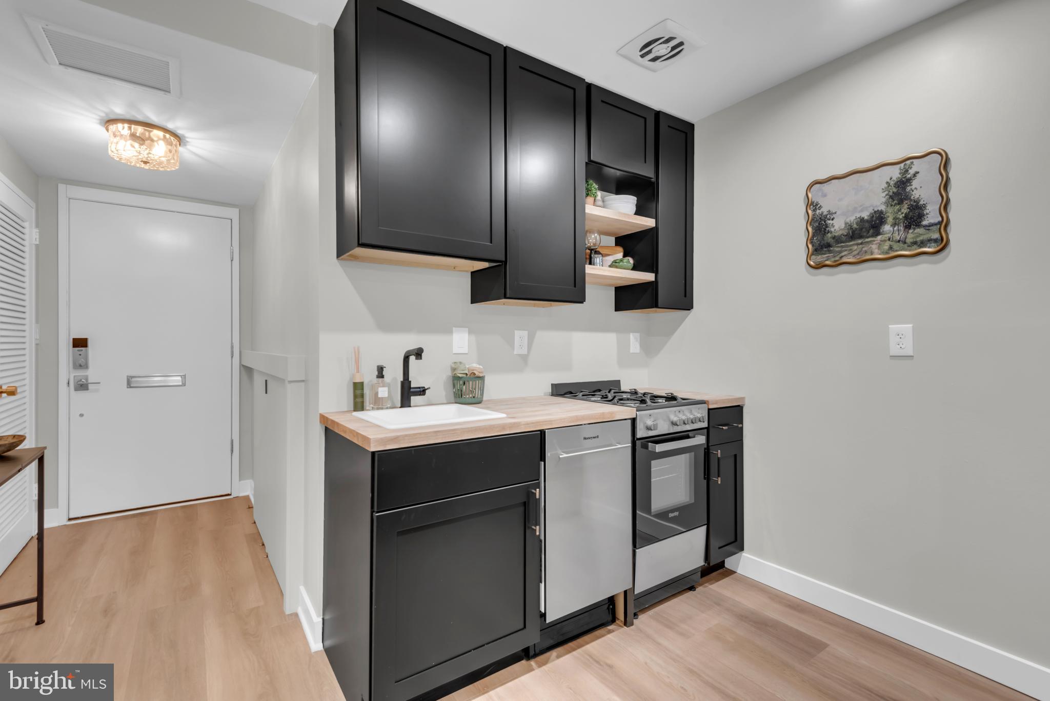 Washington, District of Columbia, 20024, United States, 3 Bedrooms Bedrooms, ,3 BathroomsBathrooms,Residential,For Sale,1943567