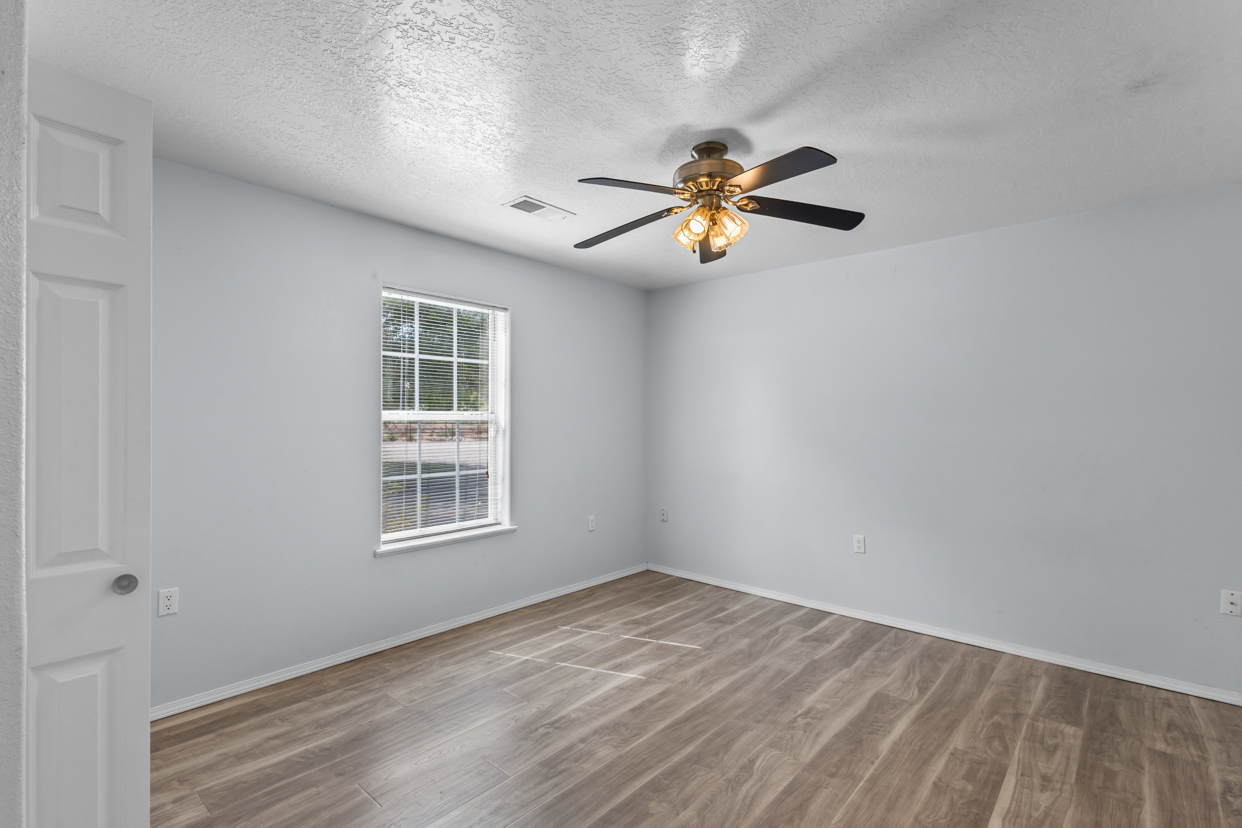 Belen, New Mexico, 87002, United States, 3 Bedrooms Bedrooms, ,2 BathroomsBathrooms,Residential,For Sale,1914205