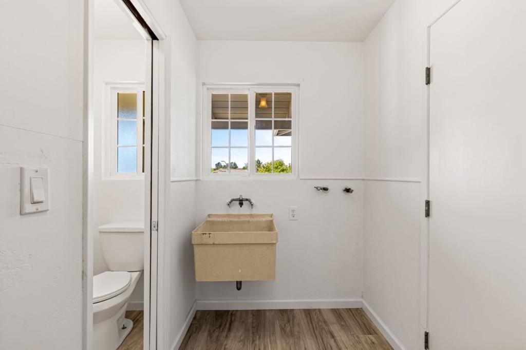 Watsonville, California, 95076, United States, 3 Bedrooms Bedrooms, ,2 BathroomsBathrooms,Residential,For Sale,1976793