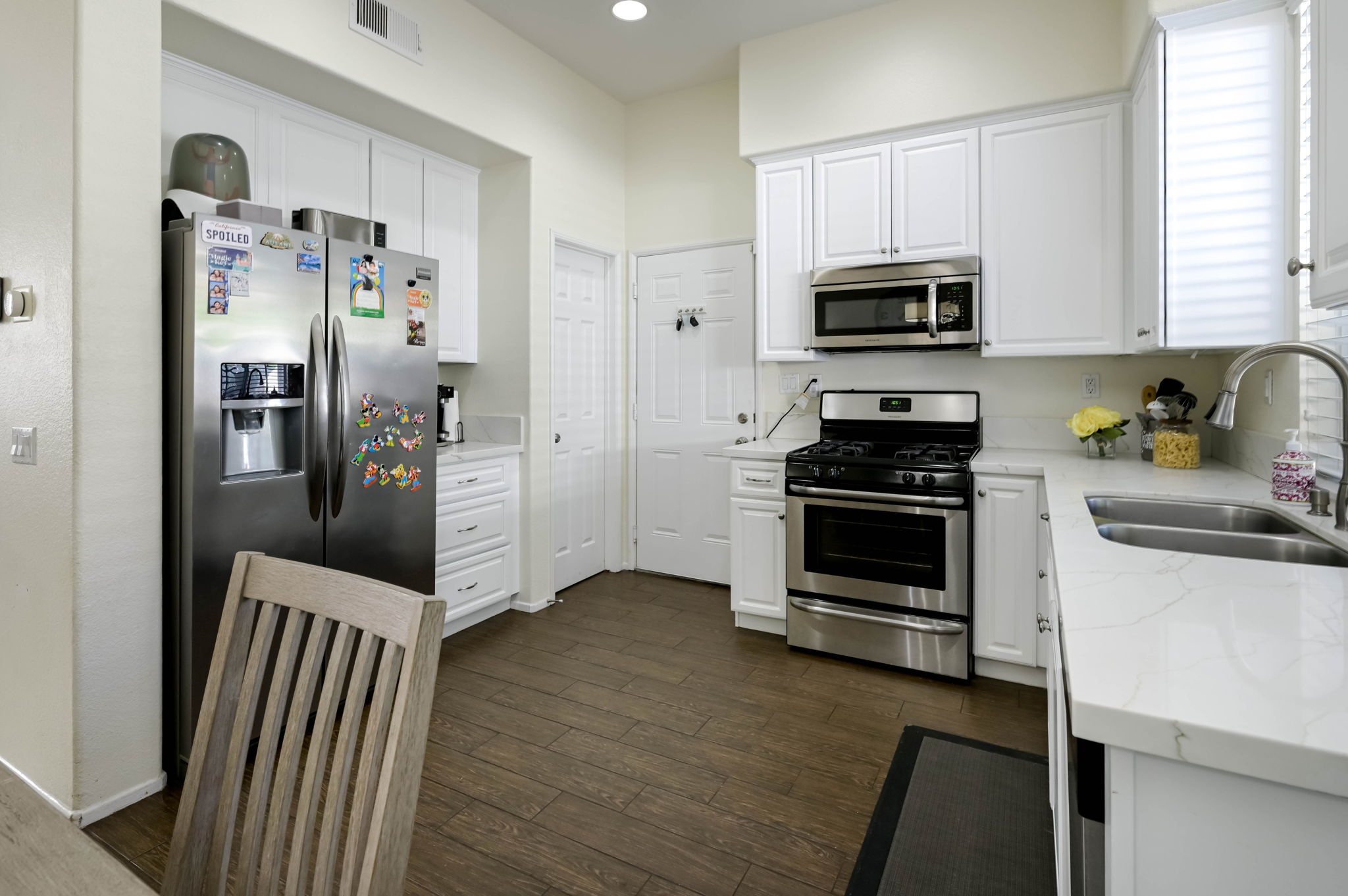 Corona, California, 92879, United States, 2 Bedrooms Bedrooms, ,3 BathroomsBathrooms,Residential,For Sale,2008178