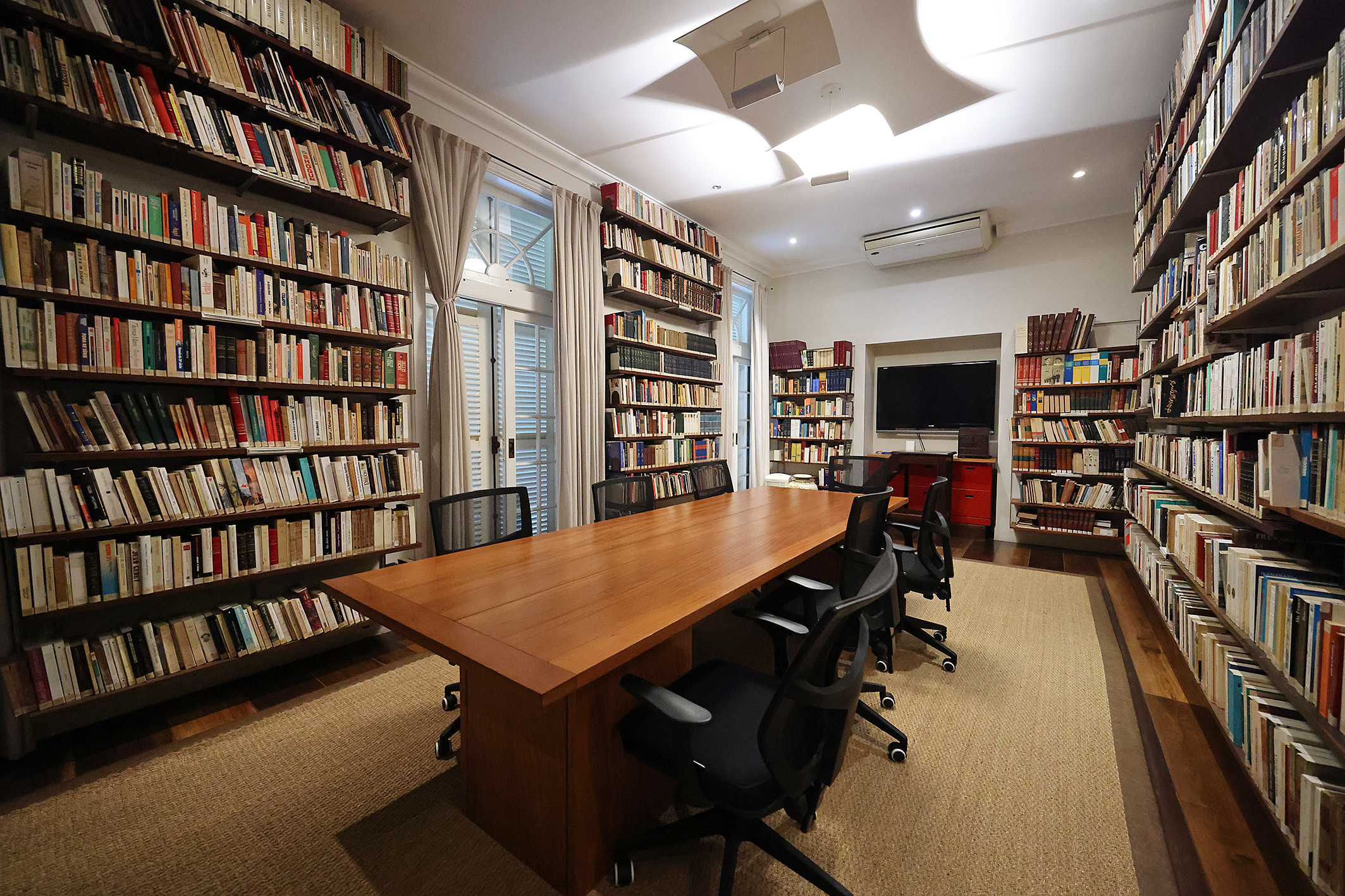  Estate surrounded by greenery with expansive grounds and amenities - 物件實景