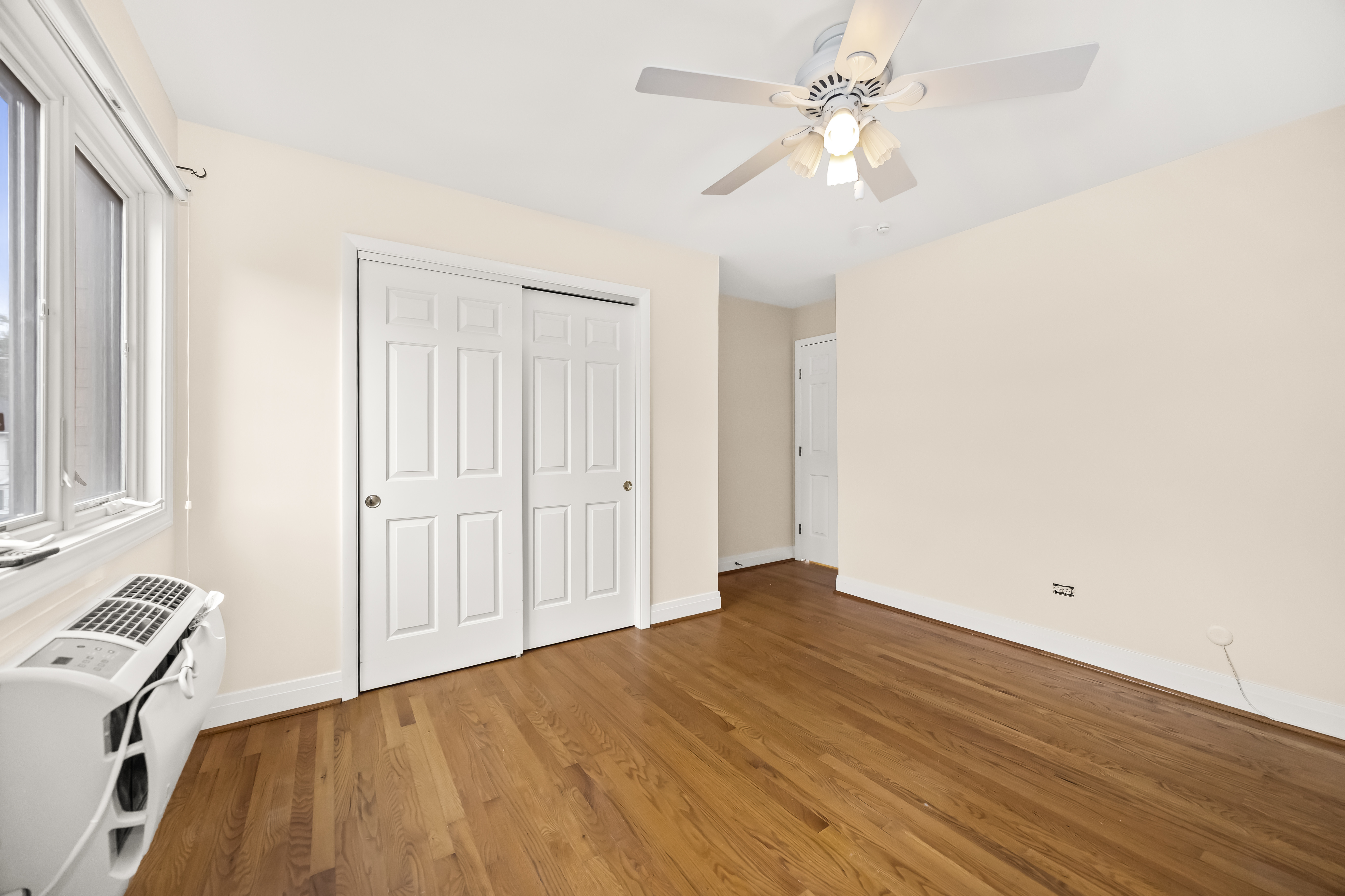  Bright Top Floor 3-bed Room Condo in an Intimate Six-unit Building - 物件實景