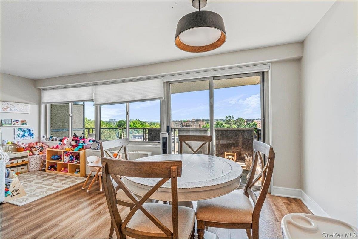 Bayside, New York, 11360, United States, 2 Bedrooms Bedrooms, ,2 BathroomsBathrooms,Residential,For Sale,2049327